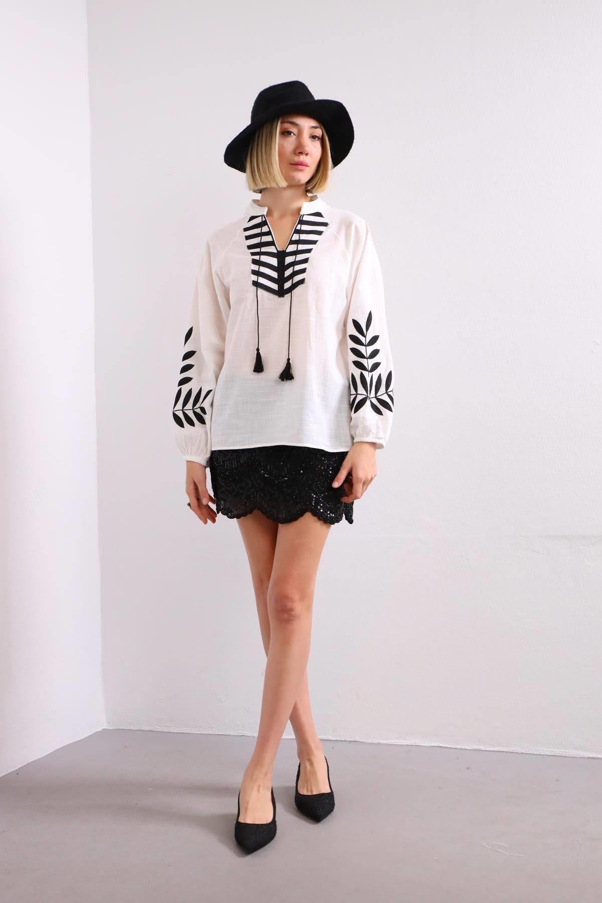 White V-Neck Patterned Blouse White V-Neck Patterned Blouse