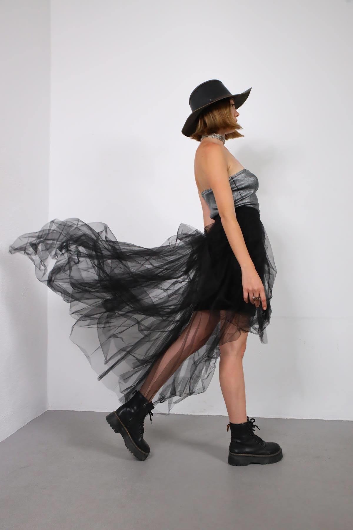  Siyah Önü Kısa Volanlı Tül Etek