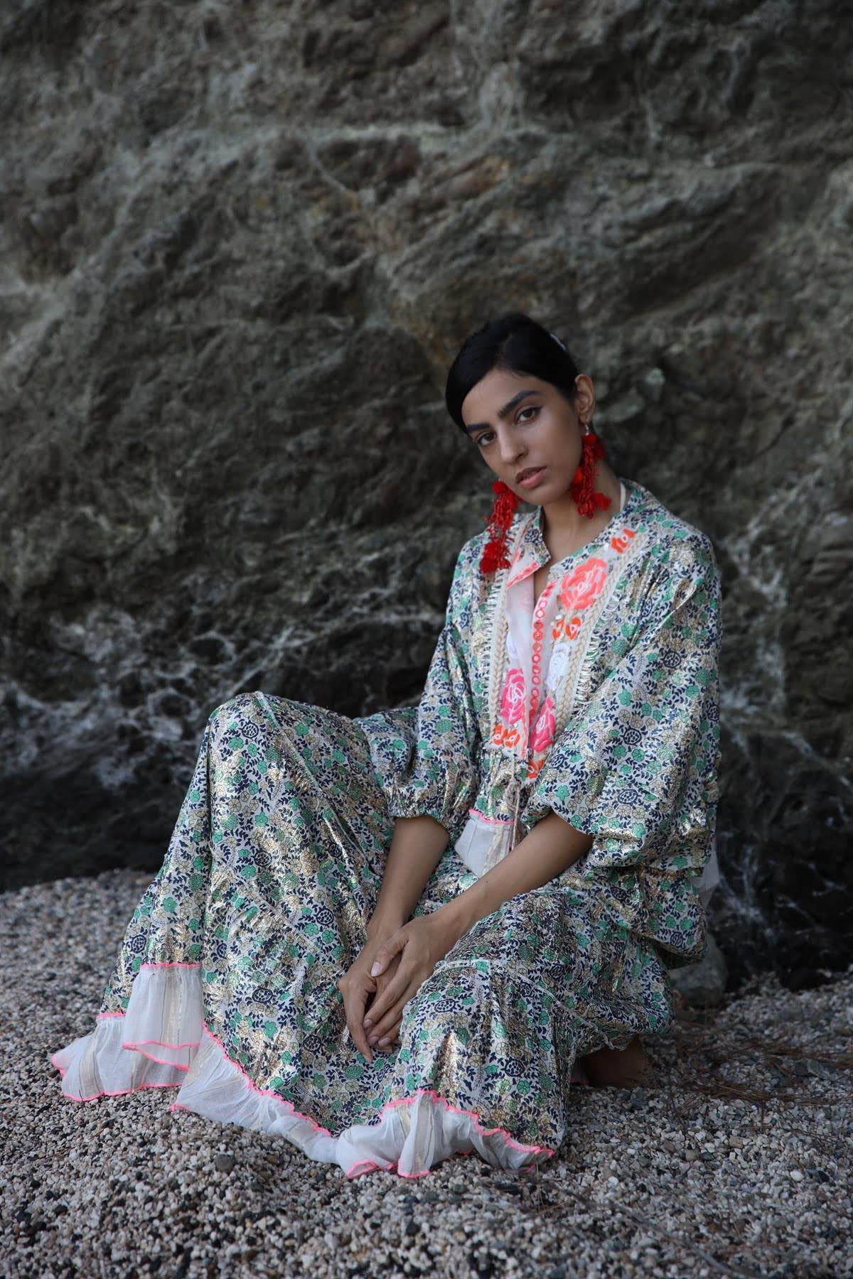  Renkli Otantik Desenli Altın Varaklı Ceket ve Etek Takım