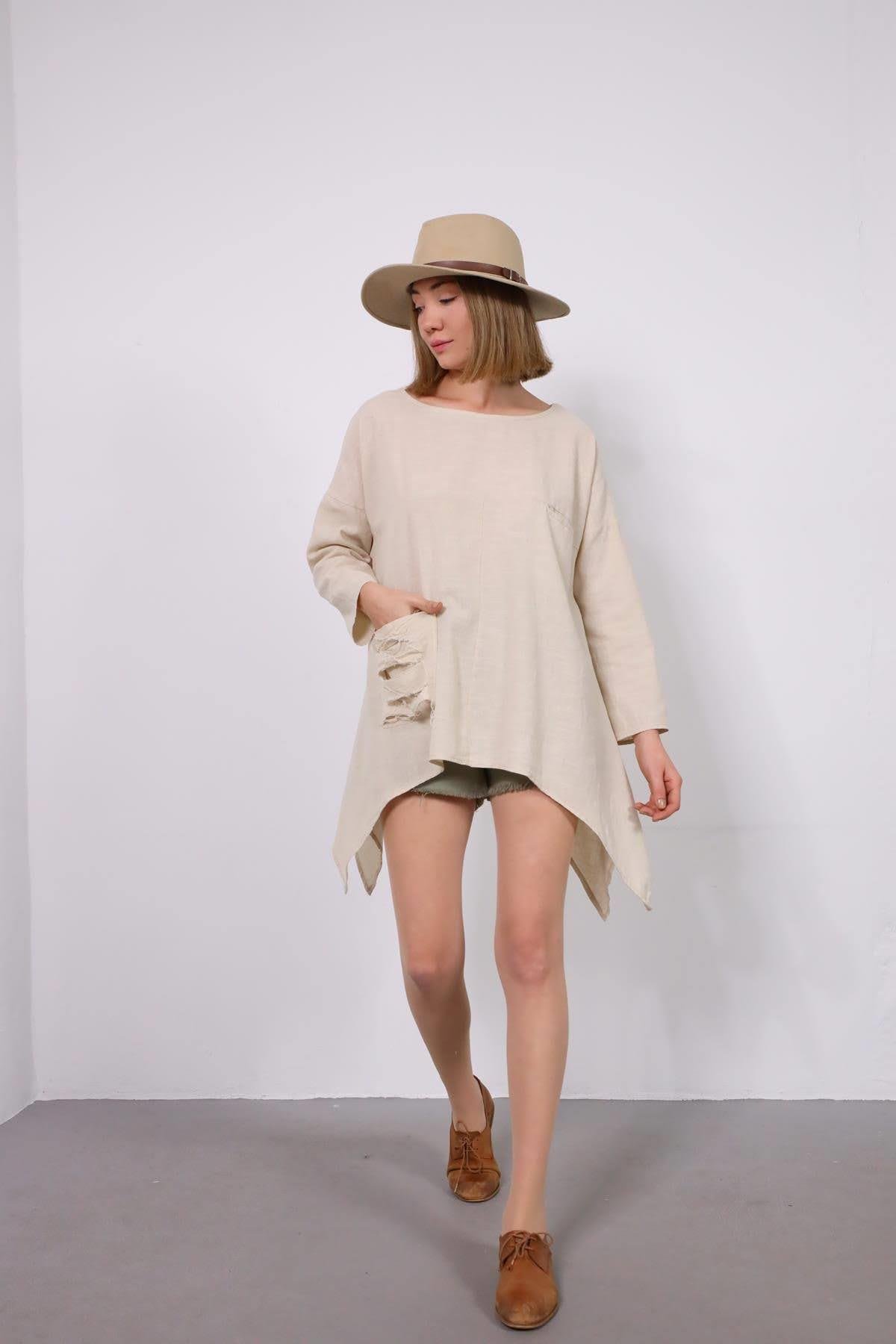  Krem Rengi Cebi Yırtık Parça Detaylı Salaş Keten Bluz