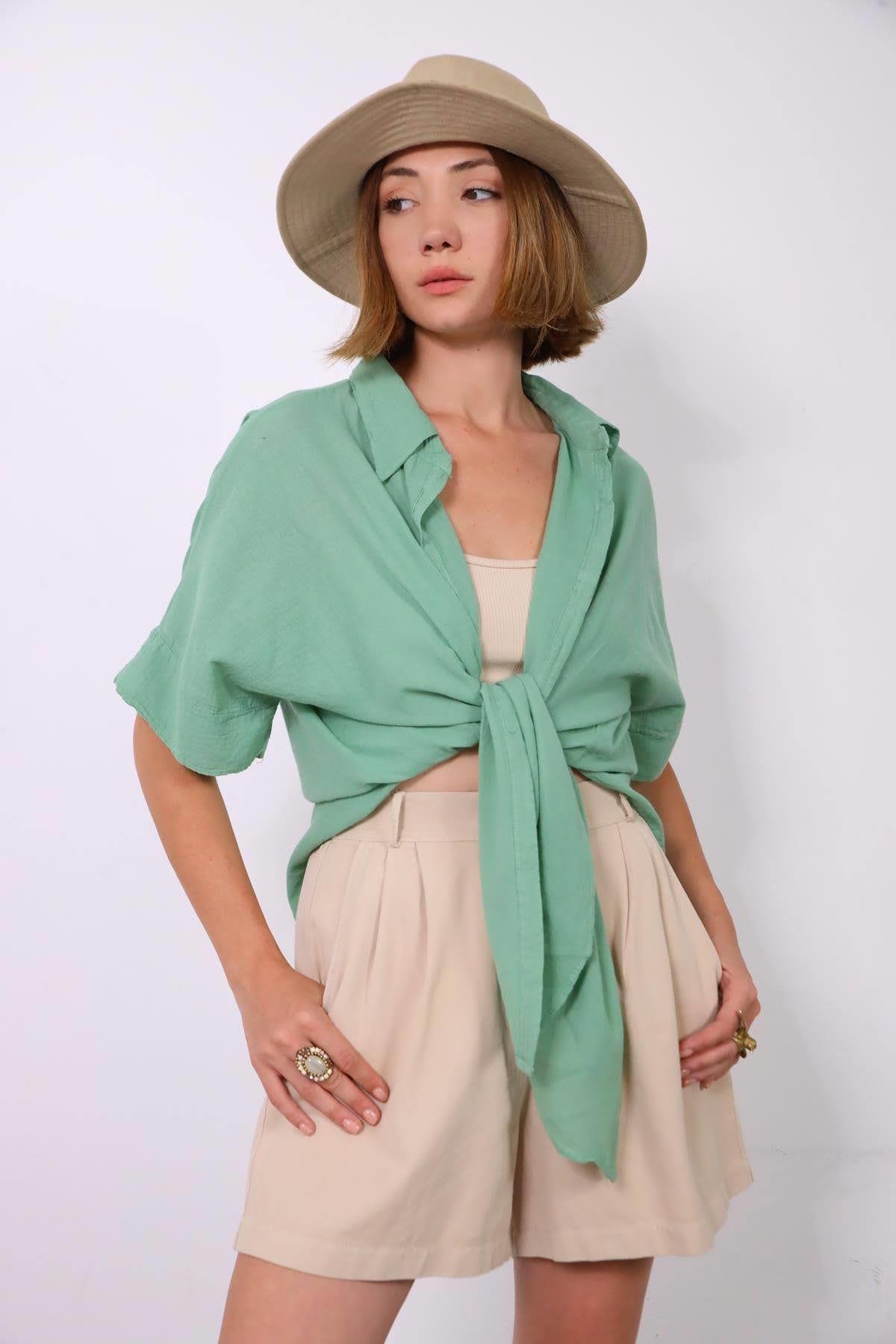  Taş Rengi Pileli Gabardin Şort