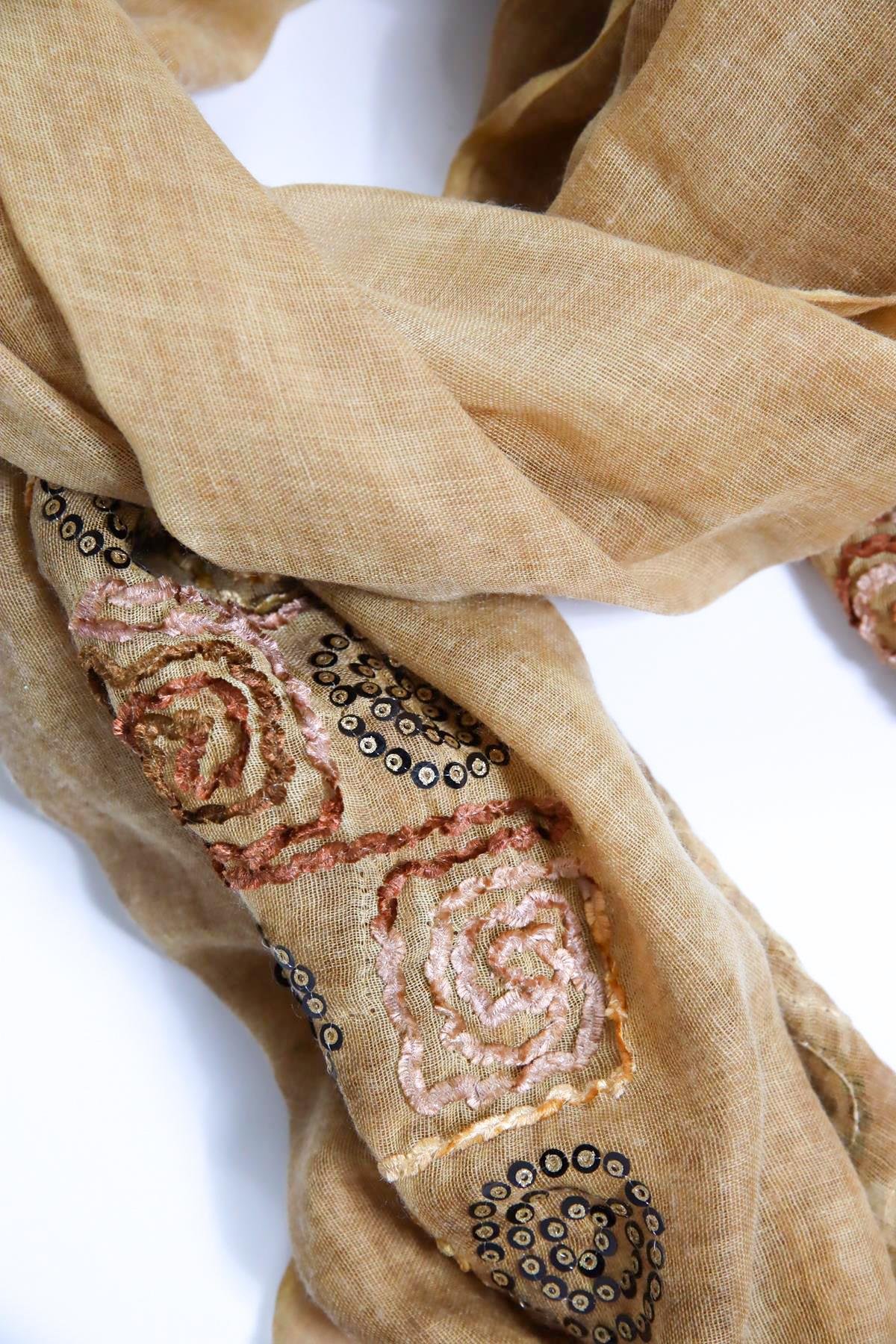 Camel Rengi İşlemeli Saçaklı Şal Camel Rengi İşlemeli Saçaklı Şal