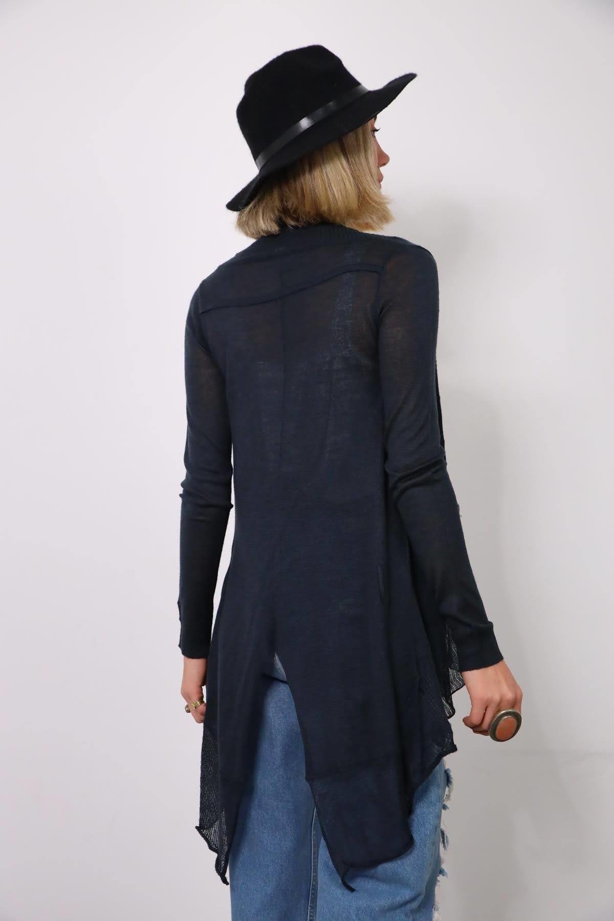 Antrasit Arkası Yırtmaçlı Asimetrik Kesim İnce Hırka - Şaman Butik Antrasit Arkası Yırtmaçlı Asimetrik Kesim İnce Hırka