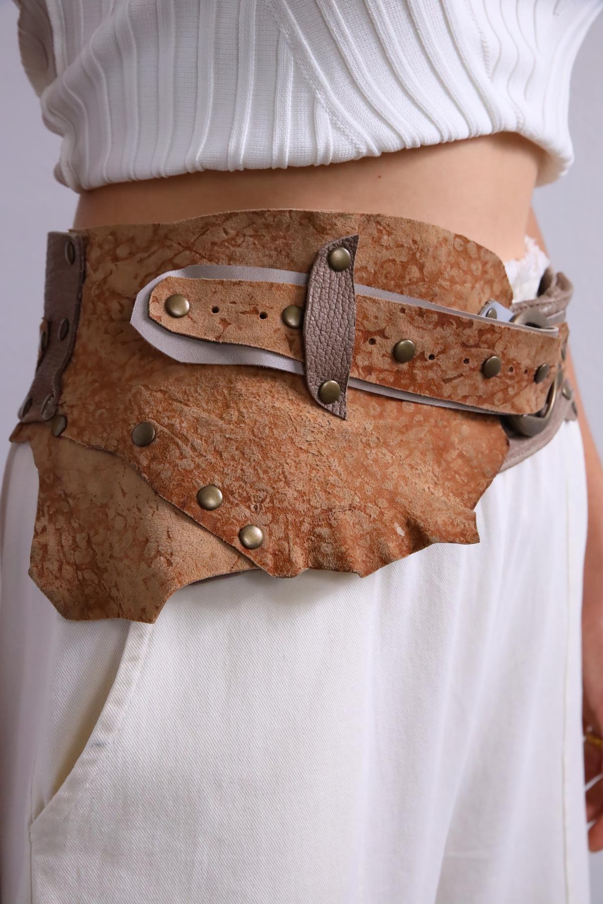 Vizon Rengi Parçalı Deri Kemer - Şaman Butik Vizon Rengi Parçalı Deri Kemer