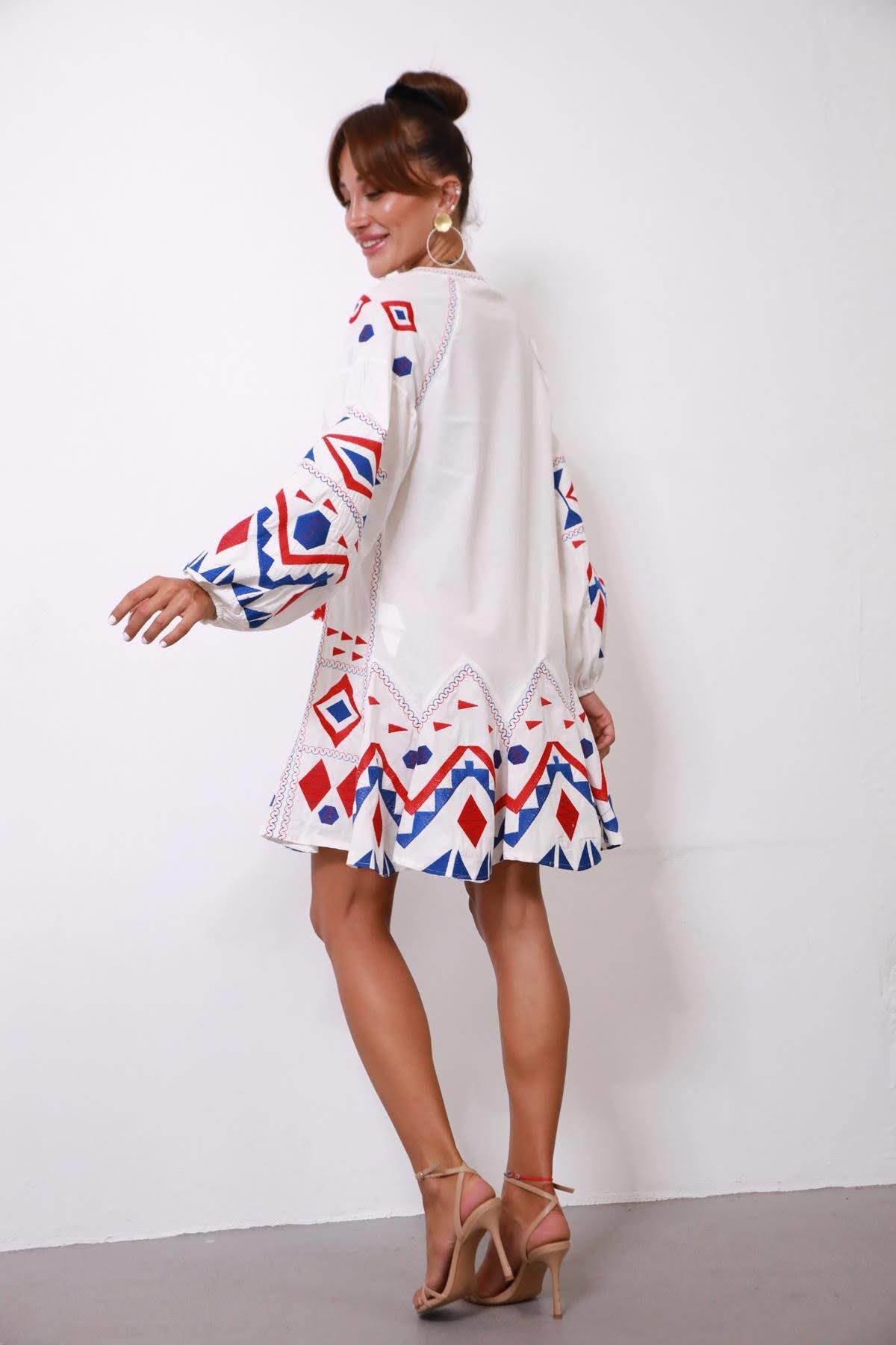 Beyaz Yakası Düğmeli Nakışlı Balon Kol Elbise - Şaman Butik Beyaz Yakası Düğmeli Nakışlı Balon Kol Elbise