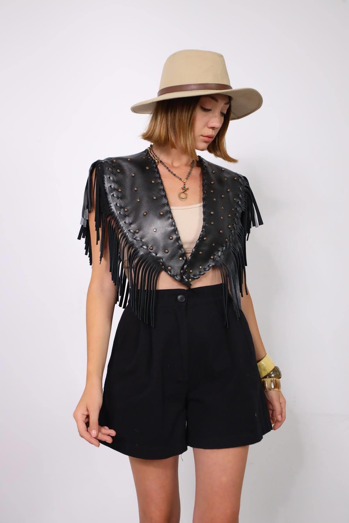  Siyah Pileli Gabardin Şort