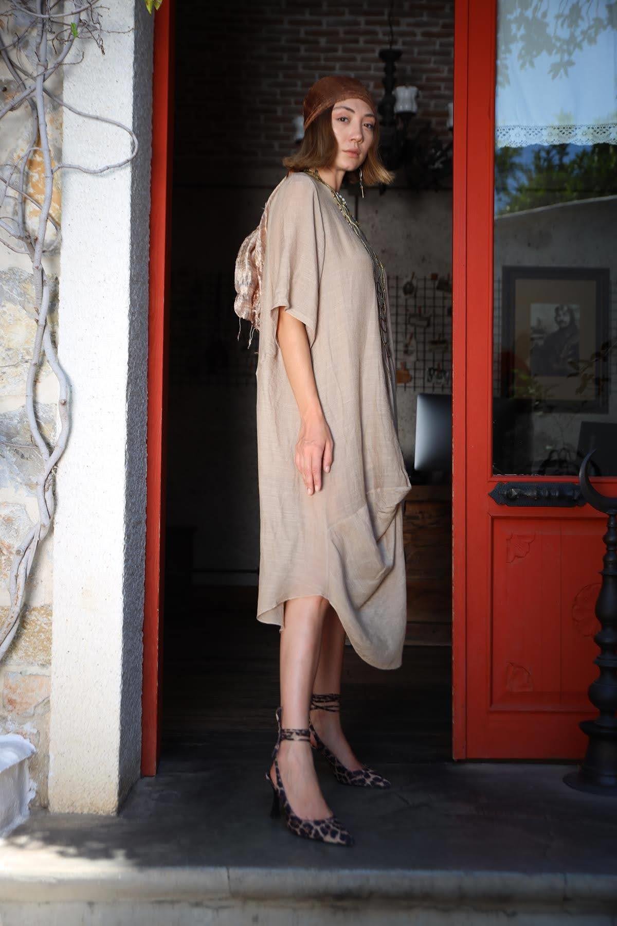 Sütlü Kahve Yarım Kollu V Yaka Salaş Elbise - Şaman Butik Sütlü Kahve Yarım Kollu V Yaka Salaş Elbise