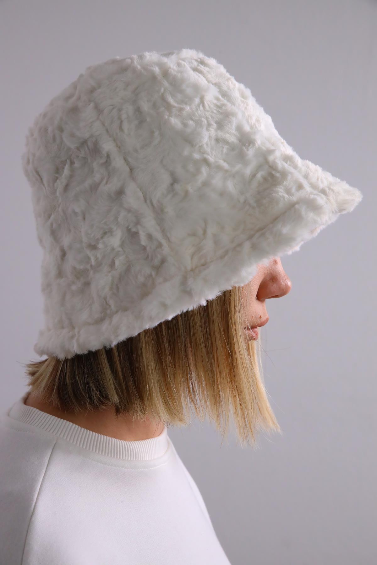  Beyaz Peluş Bucket Şapka