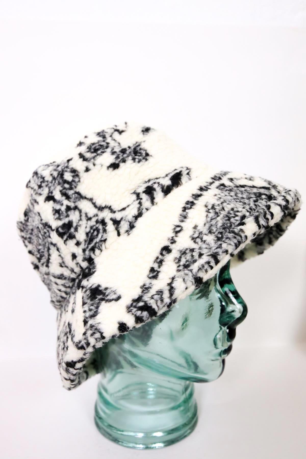  Ekru Şal Desenli Bucket Şapka