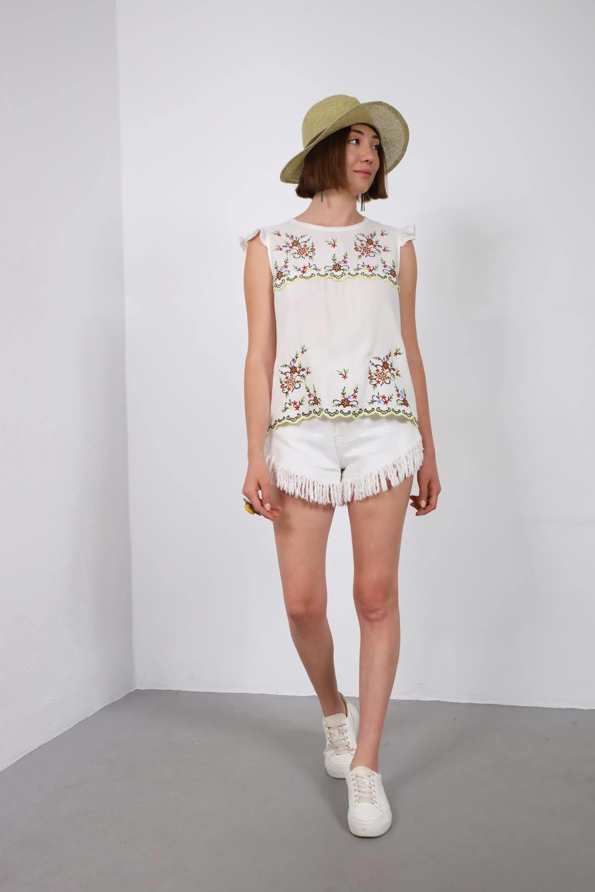 Saman Butik | Shop Online White Sleeveless Embroidered Blouse