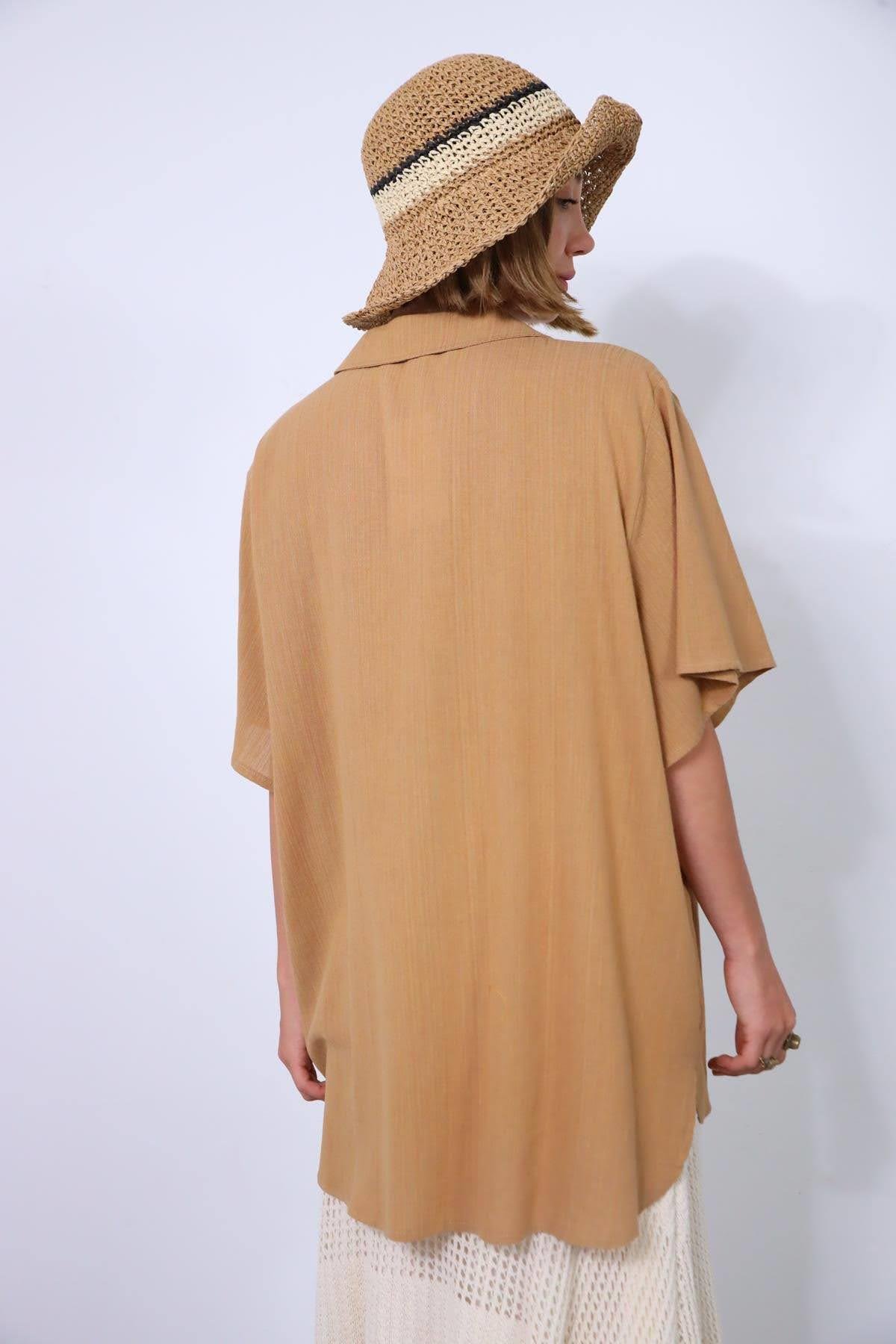 Camel Rengi Yarım Düğmeli Keten Gömlek - Şaman Butik Camel Rengi Yarım Düğmeli Keten Gömlek