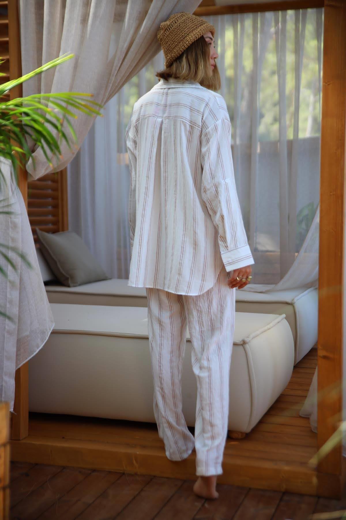  Sütlü Kahve Çizgili Yırtmaçlı Gömlek ve Pantolon Takım