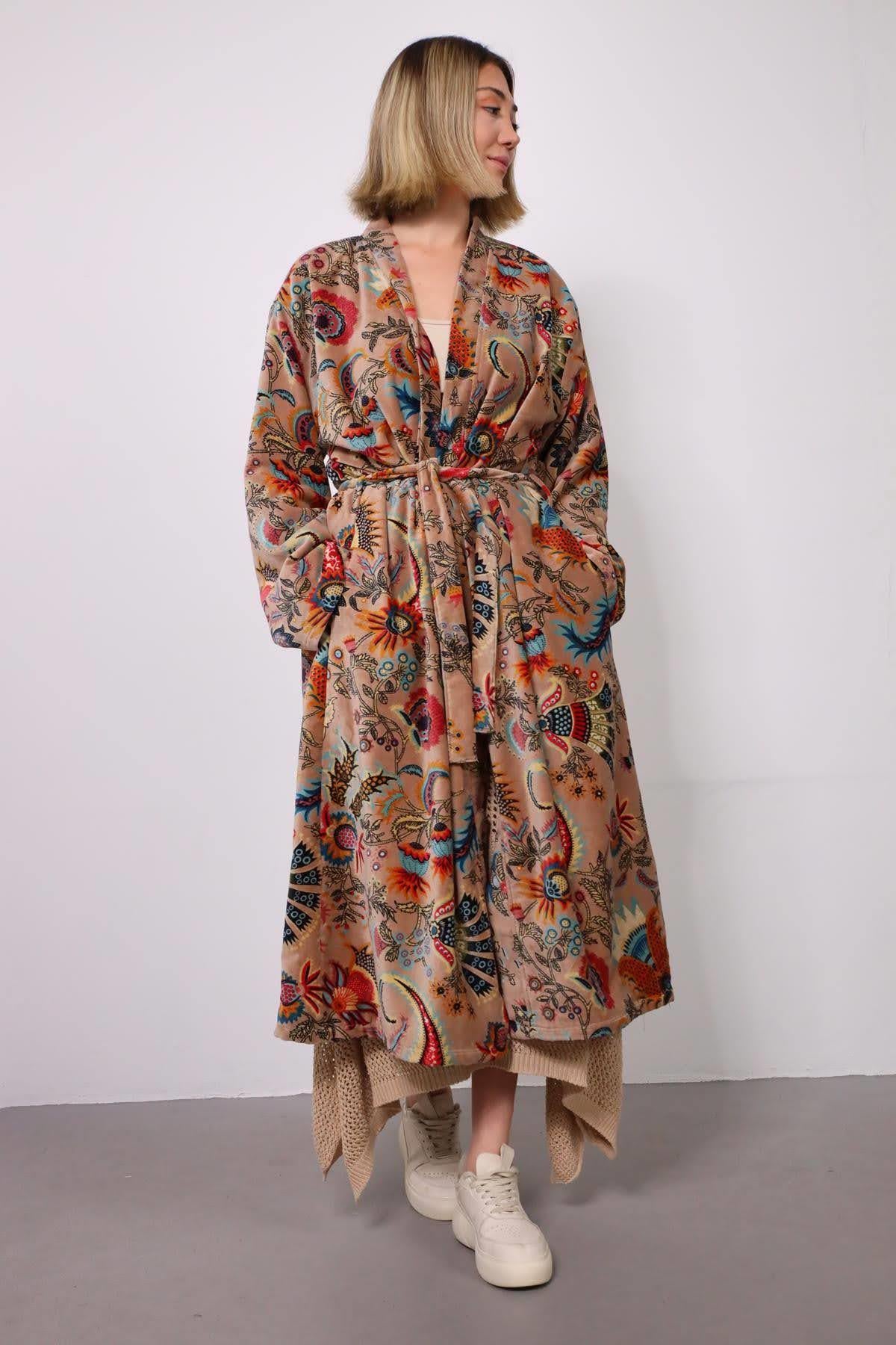  Krem Rengi Otantik Desenli Kuşaklı Kadife Kaftan