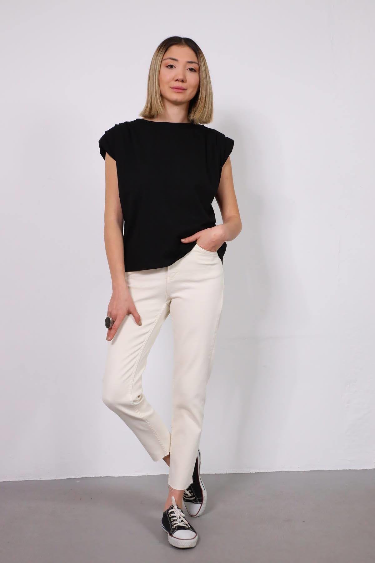  Siyah Vatkalı Omzu Pileli Tshirt