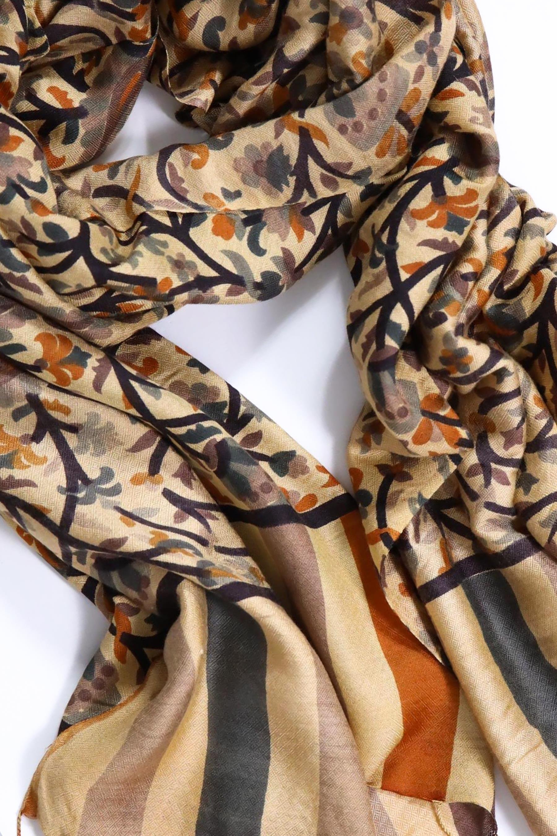 Camel Rengi Püsküllü Desenli İpek Şal - Şaman Butik Camel Rengi Püsküllü Desenli İpek Şal