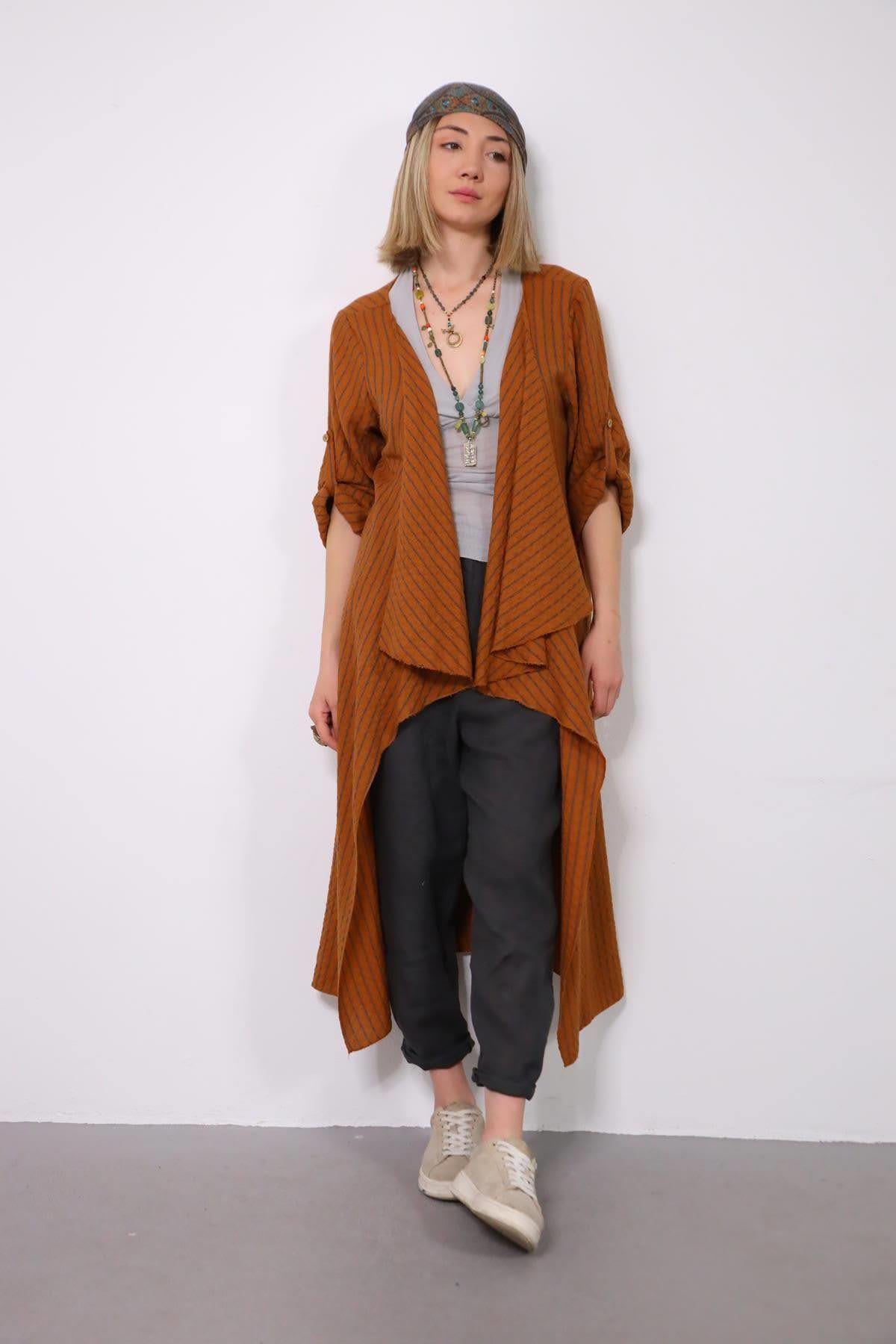 Kiremit Rengi Çizgili Saçak Detaylı Uzun Pelerin - Şaman Butik Kiremit Rengi Çizgili Saçak Detaylı Uzun Pelerin