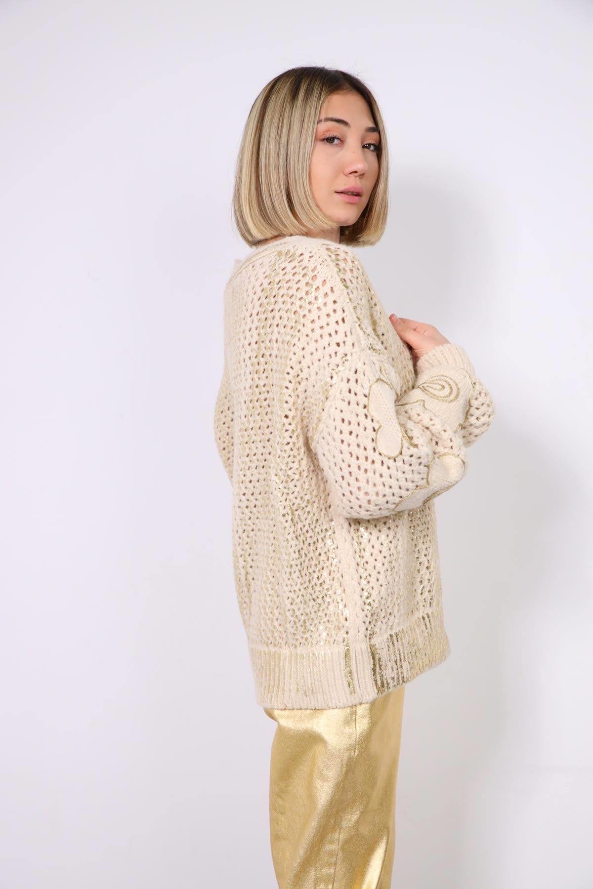  Gold Rengi Kolları Motifli Örgü Hırka