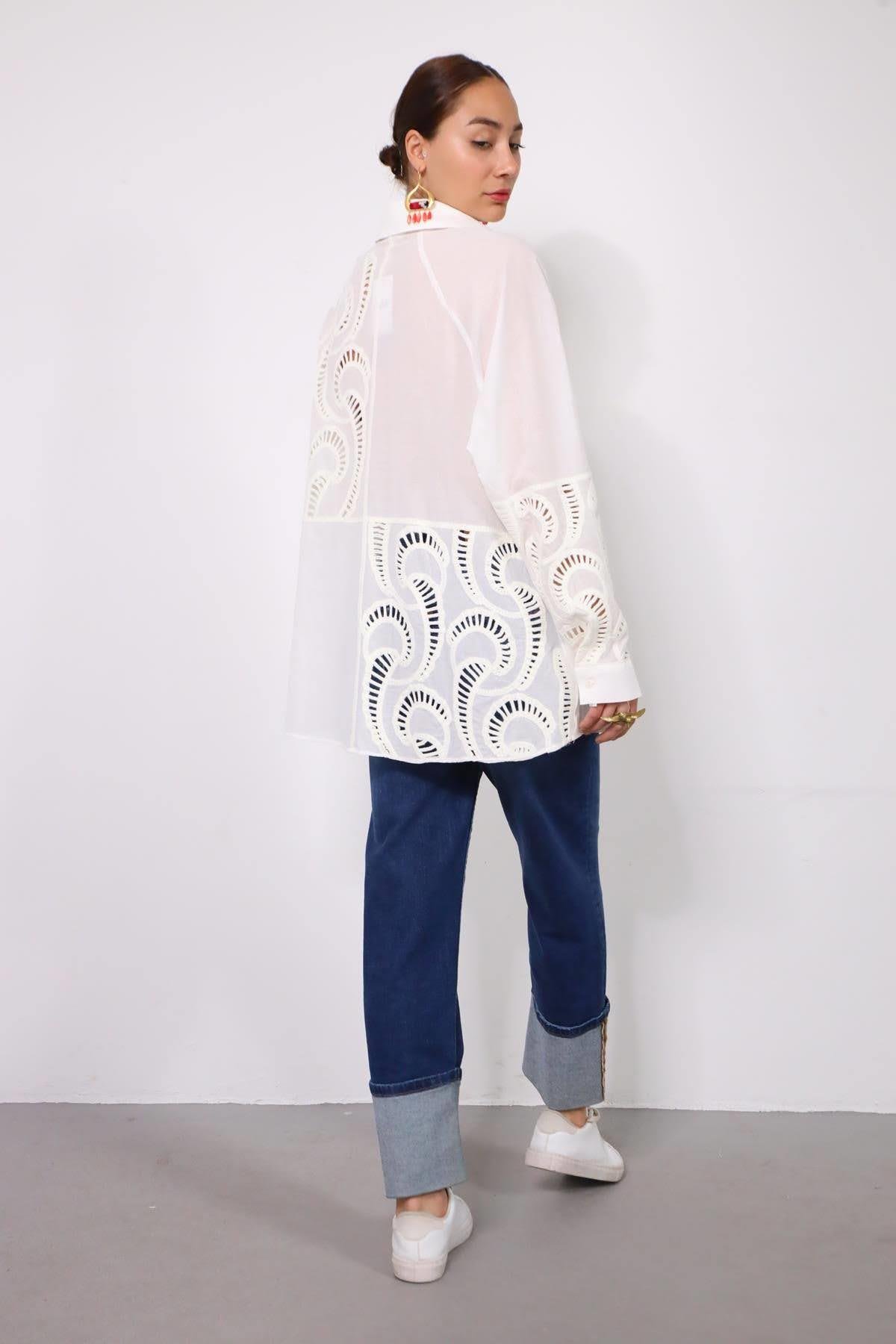  Beyaz Ajurlu Örme Detaylı Gömlek