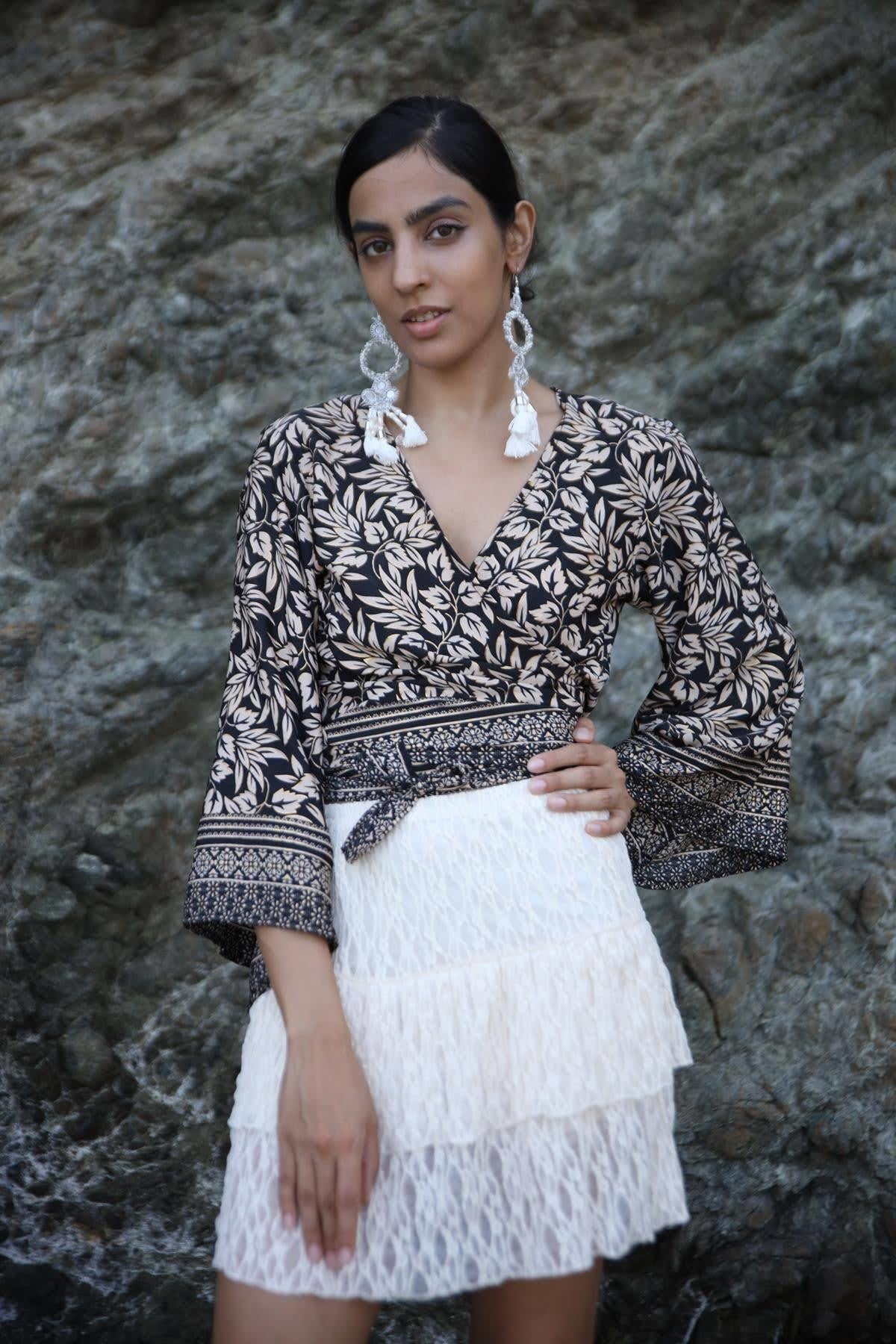 Siyah Desenli Uzun Kollu İpek Bolero - Şaman Butik Siyah Desenli Uzun Kollu İpek Bolero