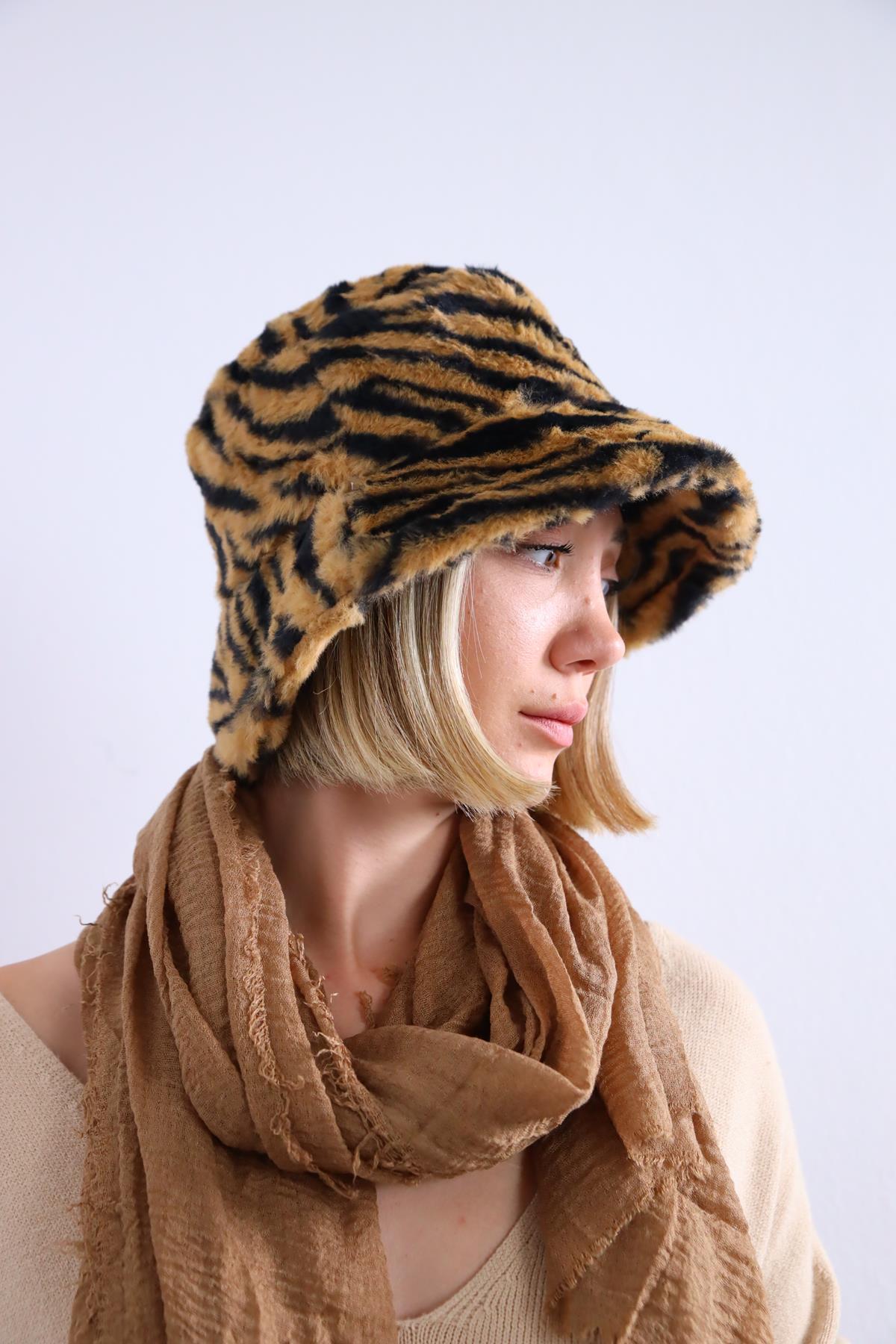 Camel Rengi Leopar Desenli Tüylü Bucket Şapka