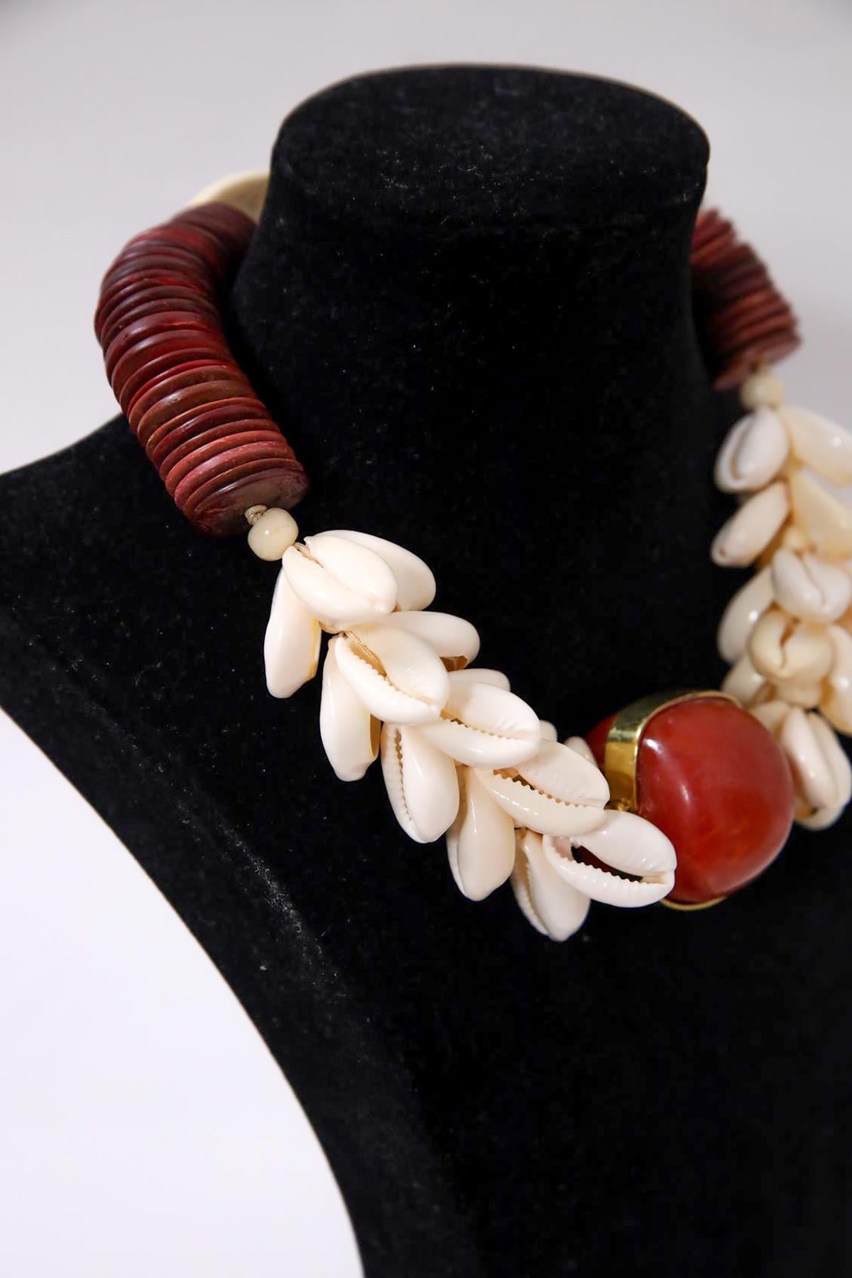 Deniz Kabuğu Tasarım Reçine Detaylı Kolye - Şaman Butik Deniz Kabuğu Tasarım Reçine Detaylı Kolye