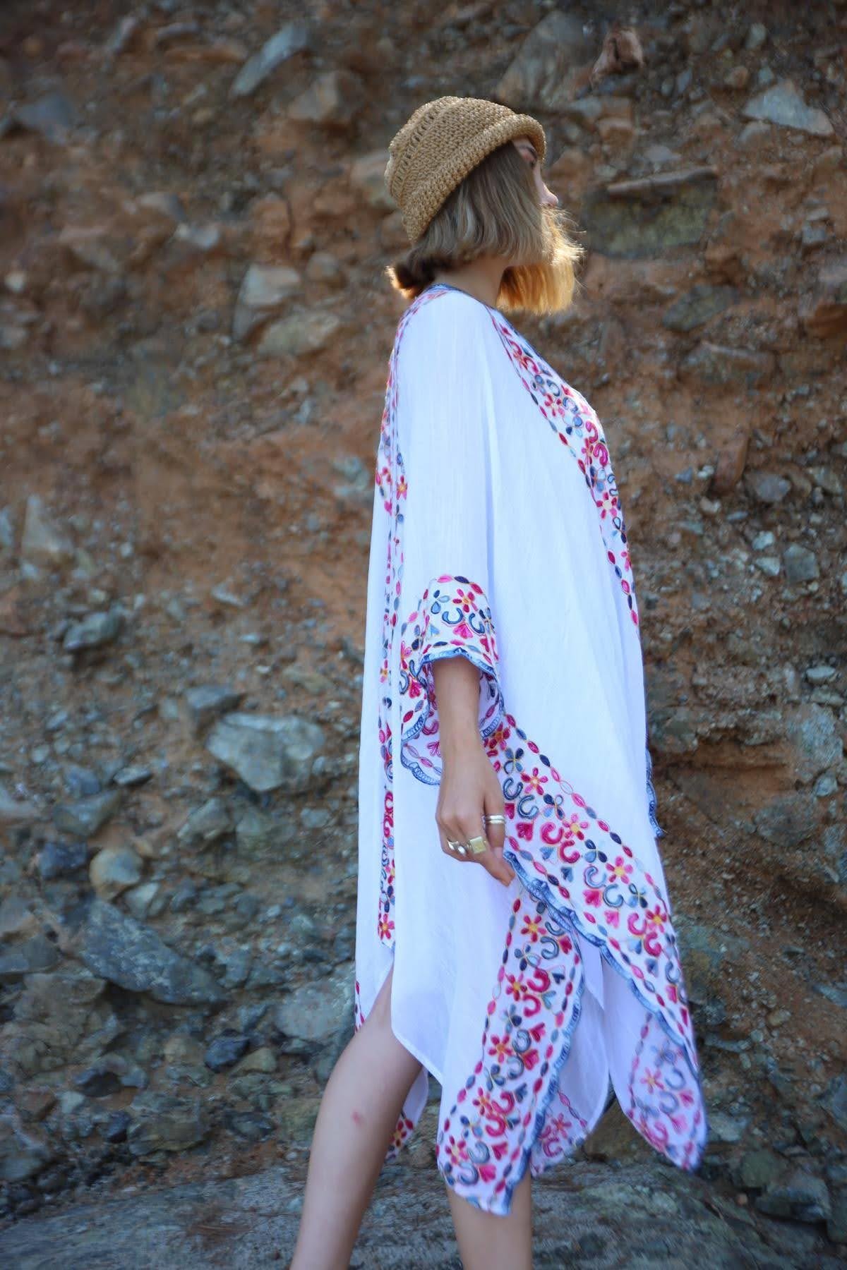  Beyaz Yarasa Kol Nakışlı Kimono