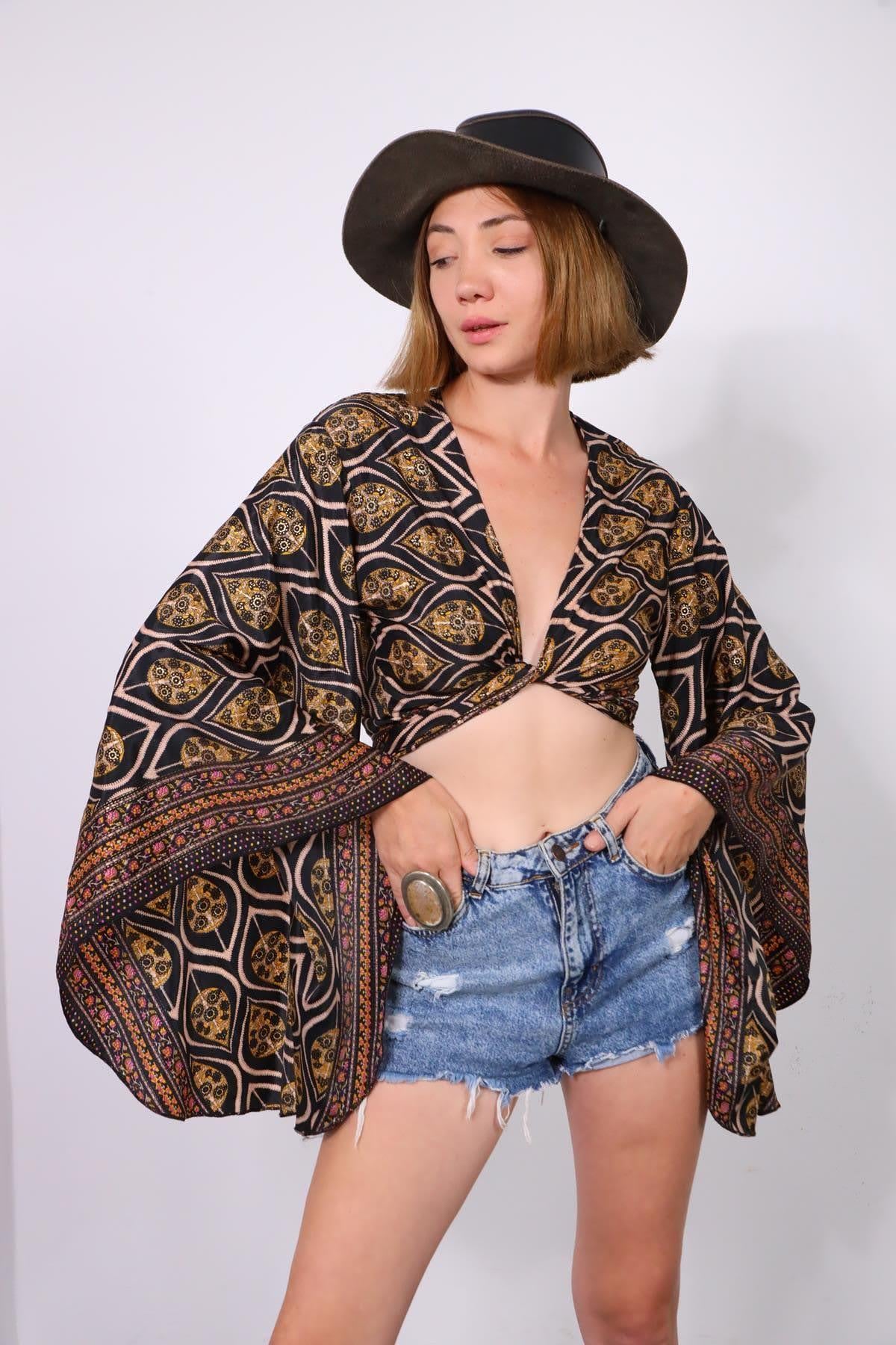 Siyah Şal Desenli Yarasa Kol İpek Bolero - Şaman Butik Siyah Şal Desenli Yarasa Kol İpek Bolero