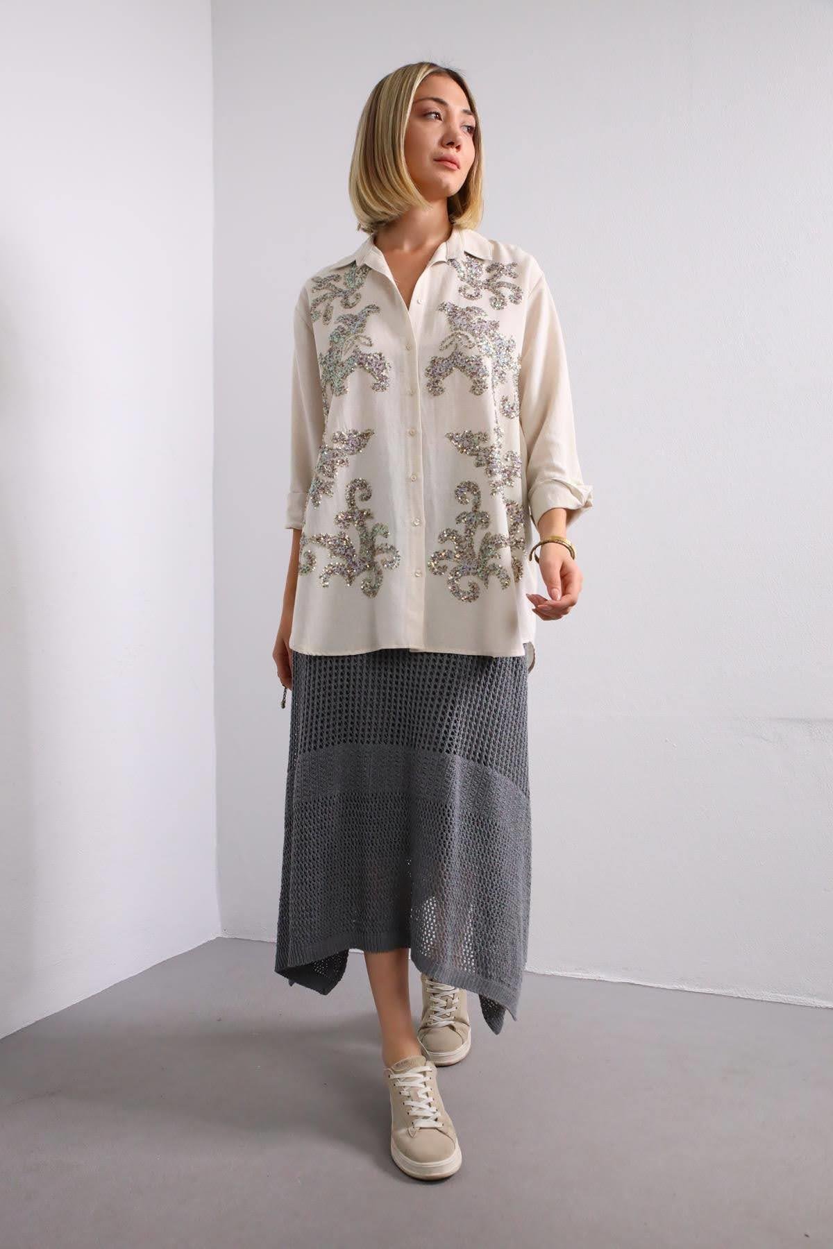  Krem Rengi Pul İşlemeli Yuvarlak Kesim Gömlek