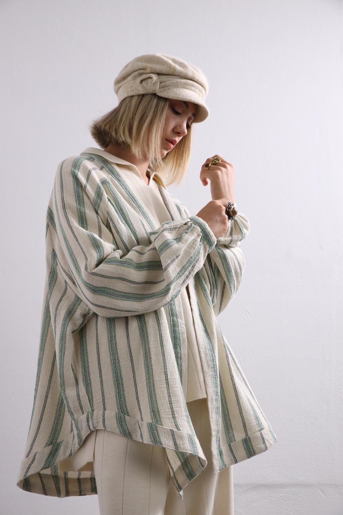  Krem Rengi Çizgili Keten Ceket