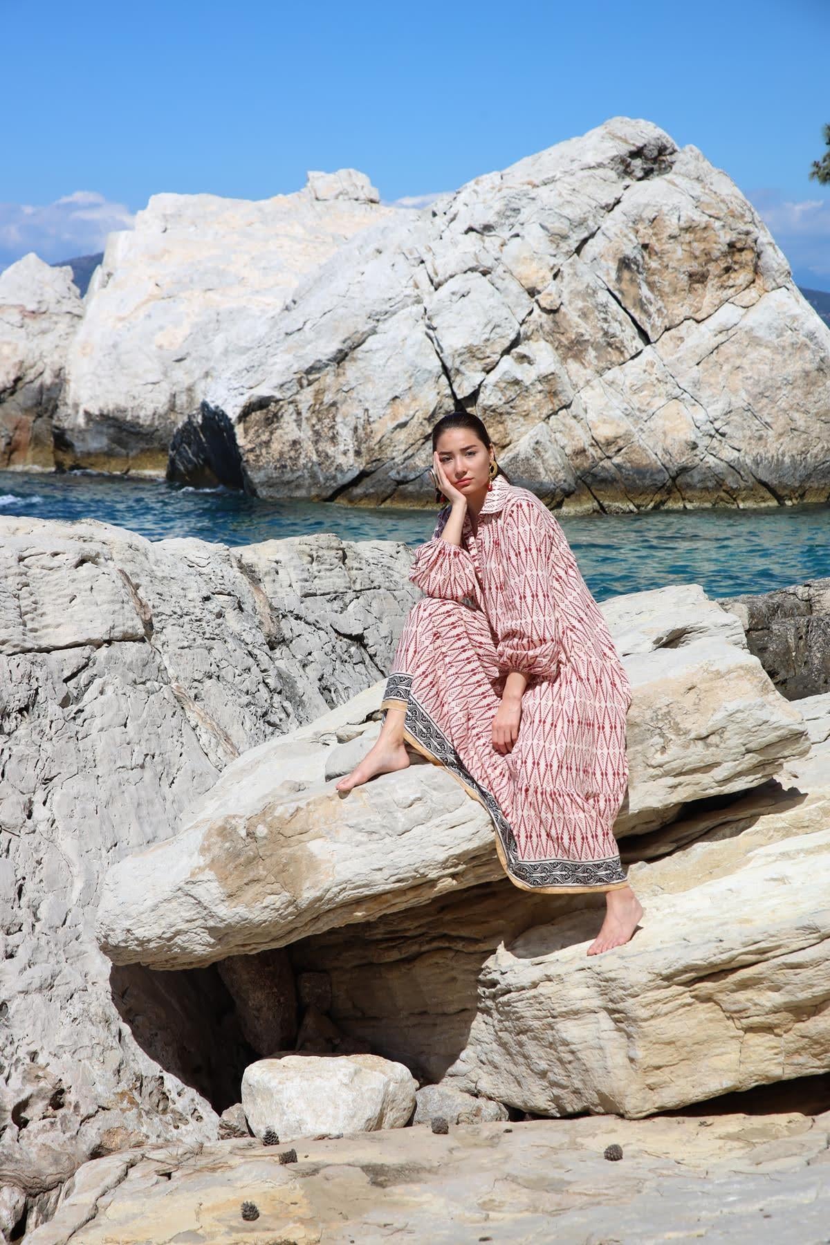 Bordo Desenli Yarım Düğmeli Kolları Lastikli Elbise - Şaman Butik Bordo Desenli Yarım Düğmeli Kolları Lastikli Elbise