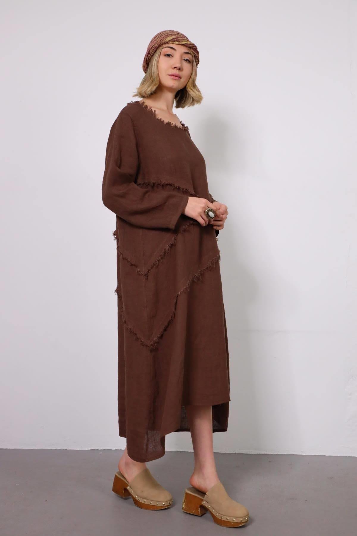Kahverengi Yakası Püsküllü Dikiş Detaylı Keten Elbise - Şaman Butik Kahverengi Yakası Püsküllü Dikiş Detaylı Keten Elbise