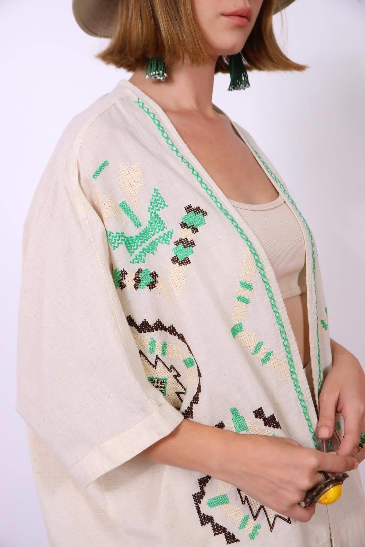  Krem Rengi Kanaviçe İşlemeli Kısa Kimono