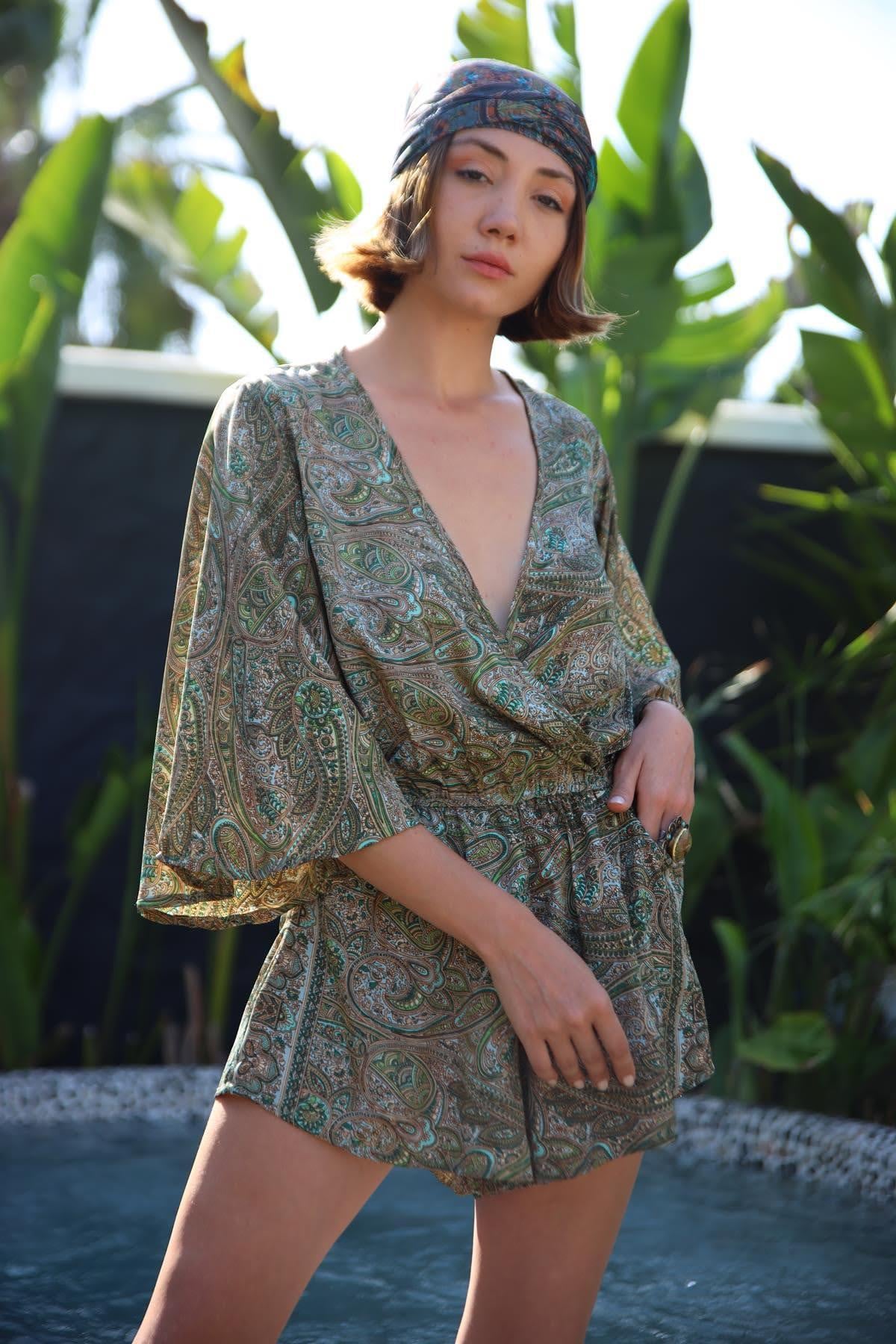 Yeşil Şal Desenli Kruvaze Yaka Kısa Cepli İpek Tulum - Şaman Butik Yeşil Şal Desenli Kruvaze Yaka Kısa Cepli İpek Tulum