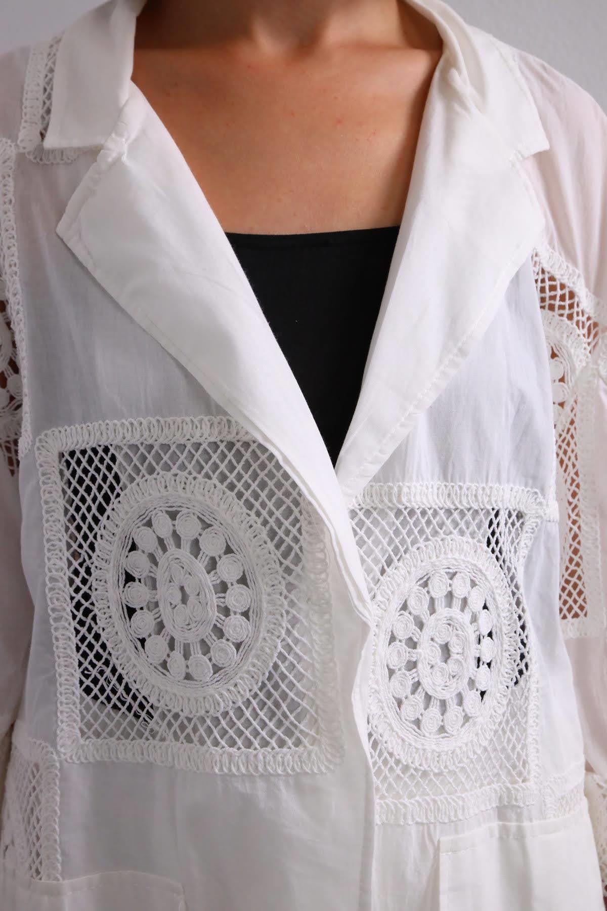 Beyaz Motif İşlemeli Pantolon - Şaman Butik Beyaz Motif İşlemeli Pantolon