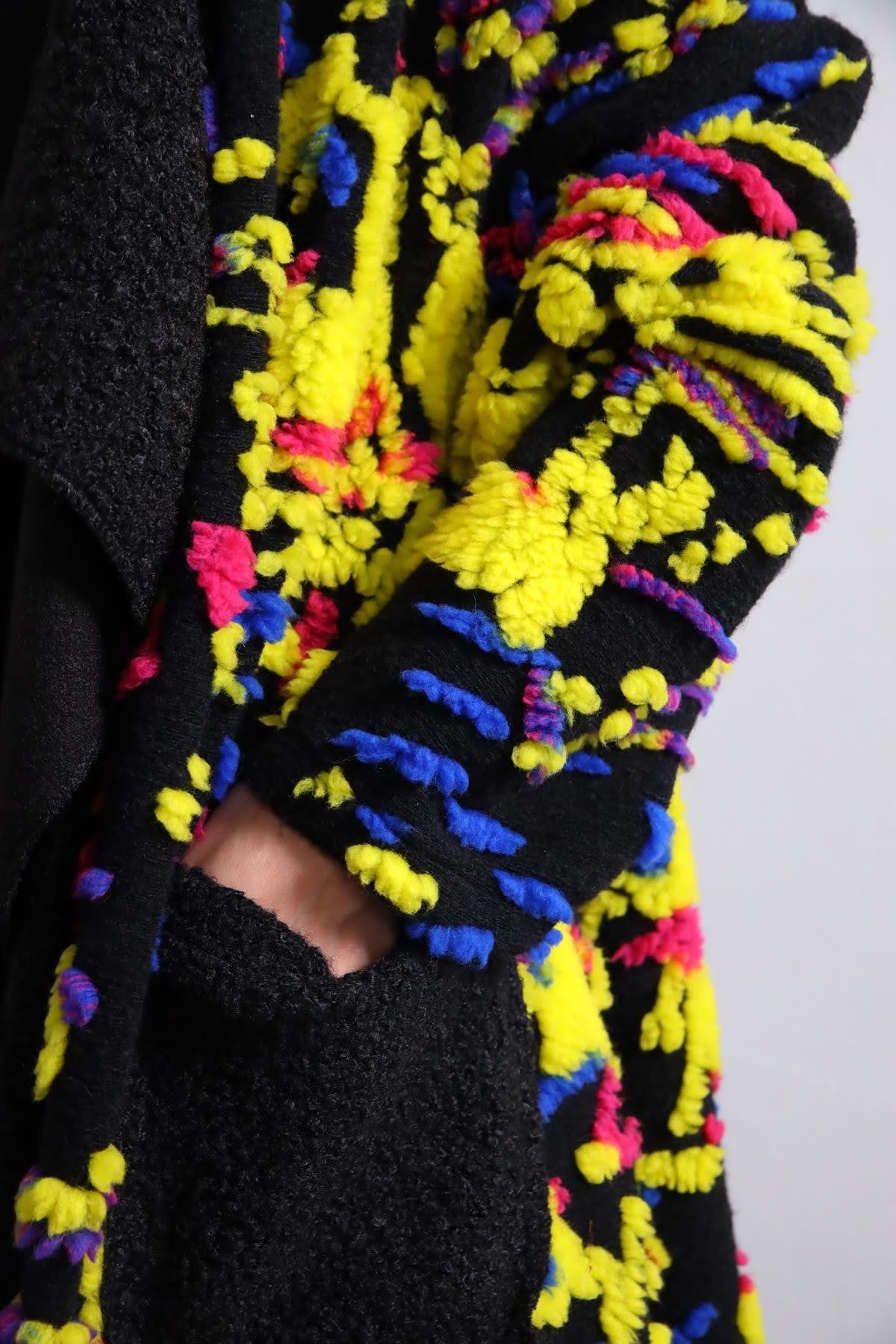  Siyah Desenli Keçe Kaban