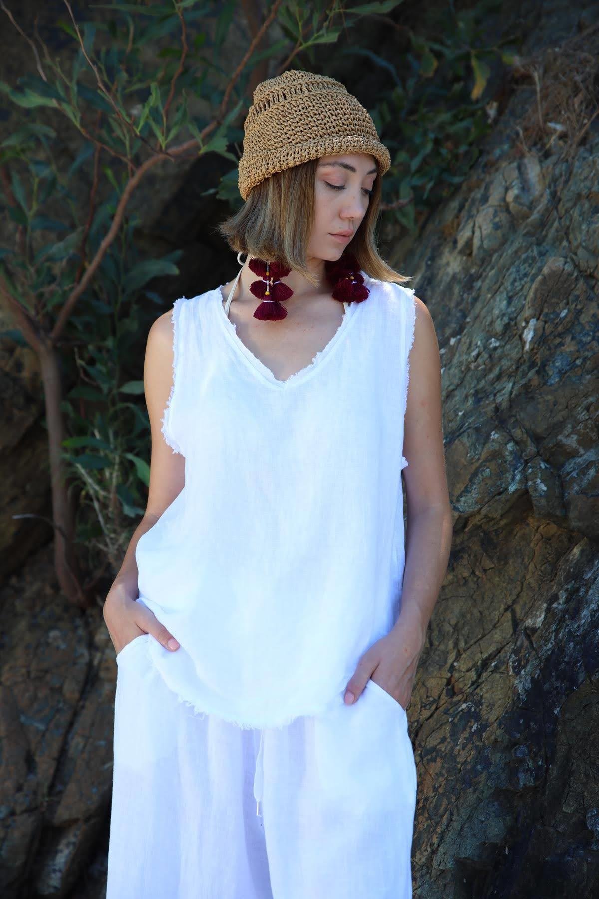  Beyaz Püsküllü Keten V Yaka Askılı Bluz ve Pantolon Takım