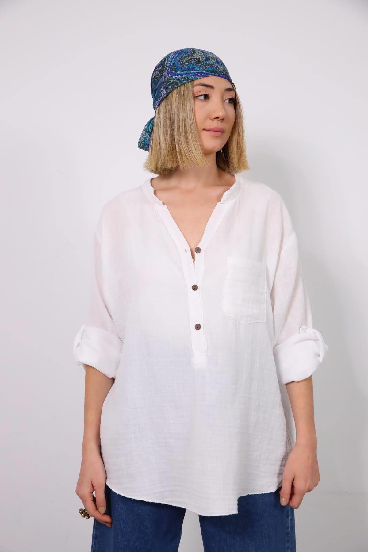  Beyaz Hakim Yaka Üç Düğmeli Müslin Gömlek