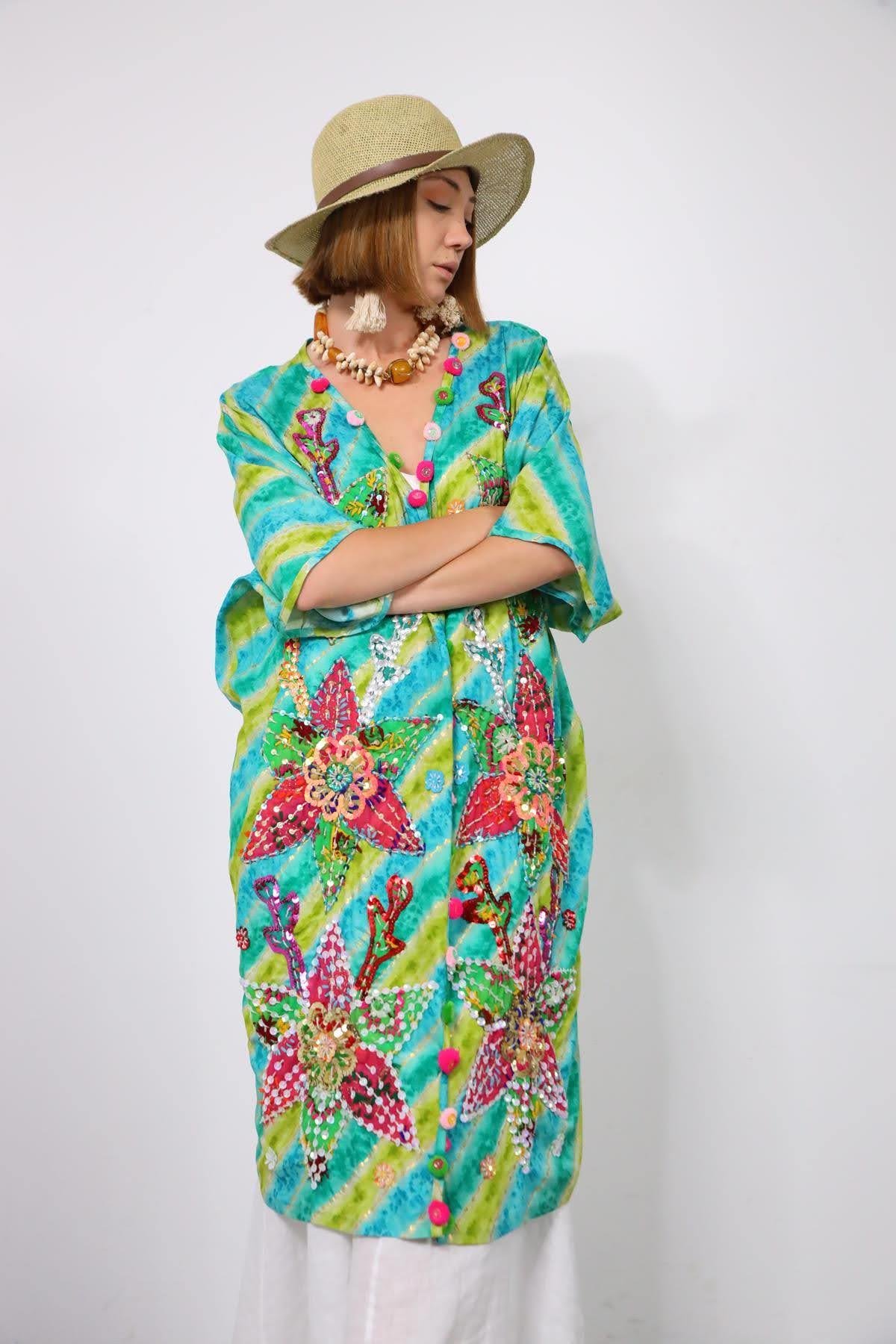  Turkuaz Pul İşlemeli Ponponlu Batikli Tasarım Kaftan