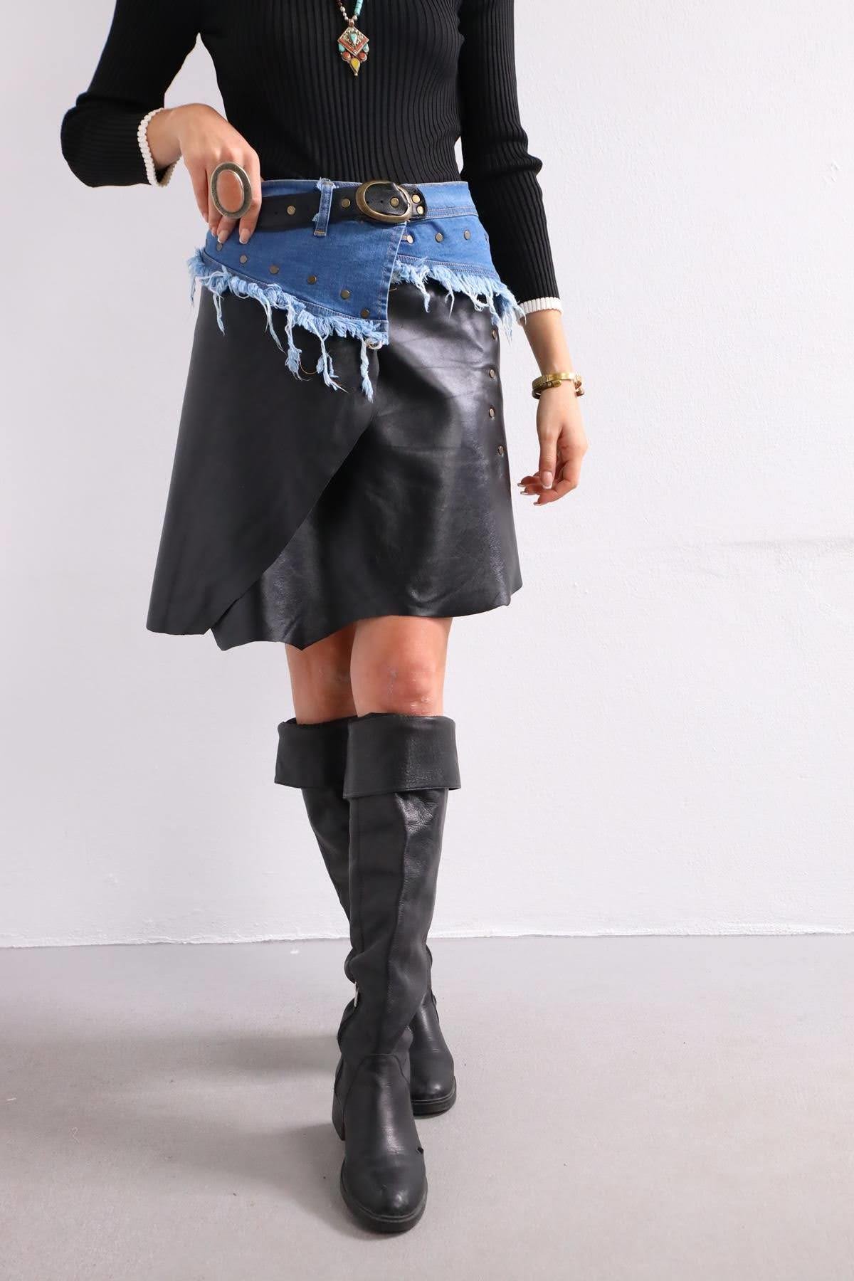  Siyah Kot Parçalı Zımba Detaylı Tokalı Deri Etek