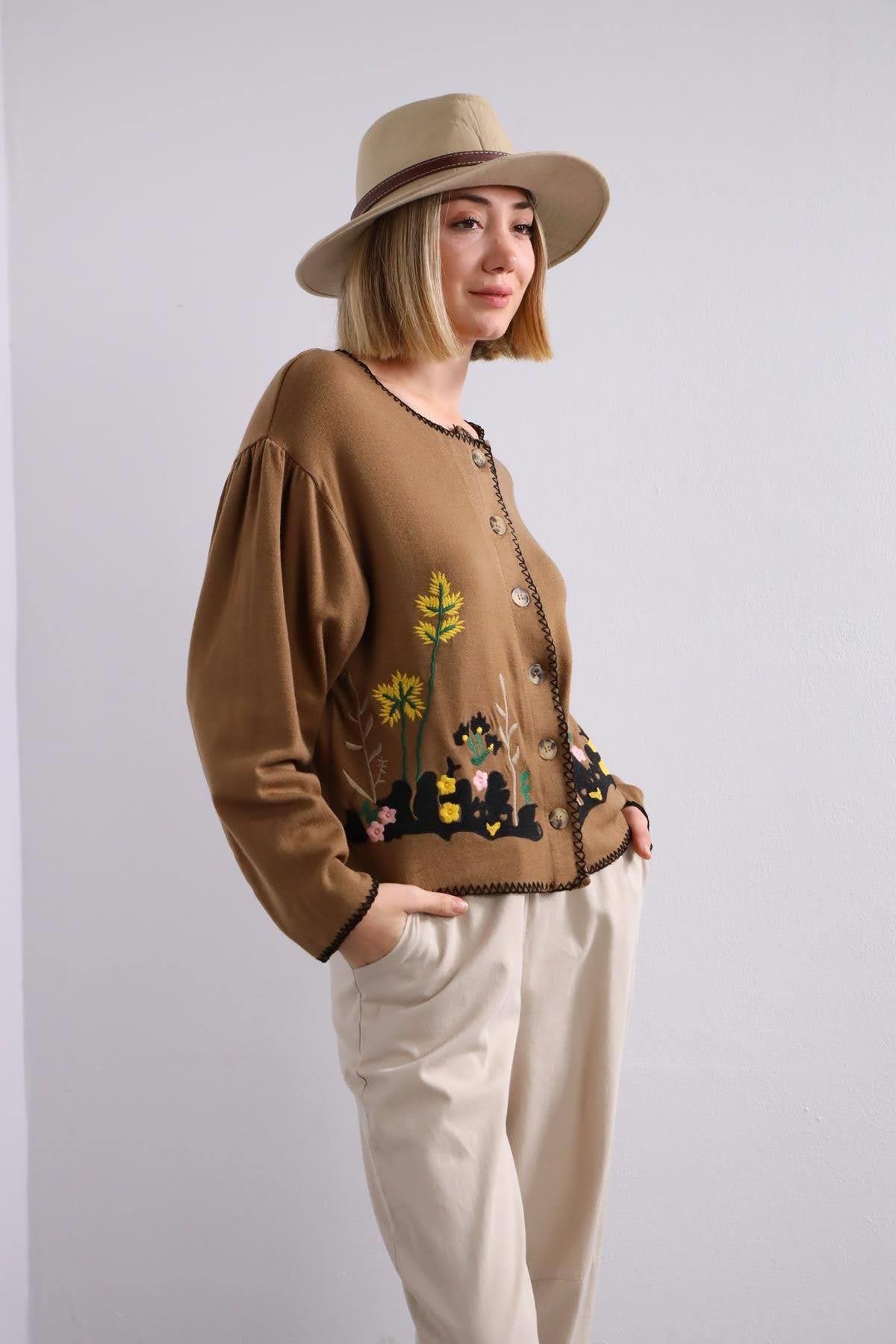  Kahverengi İşlemeli Kısa Ceket