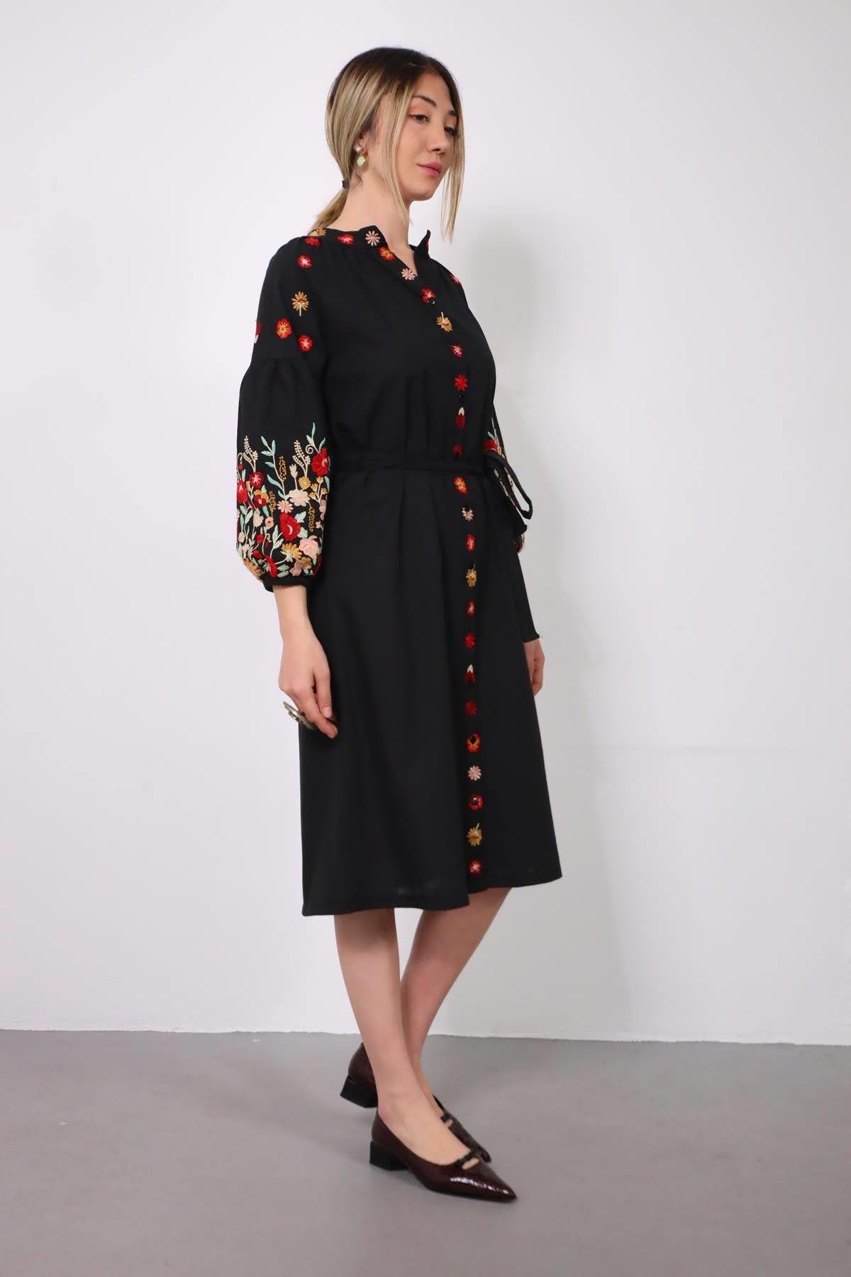 Siyah İşlemeli Kemerli Gömlek Elbise - Şaman Butik Siyah İşlemeli Kemerli Gömlek Elbise