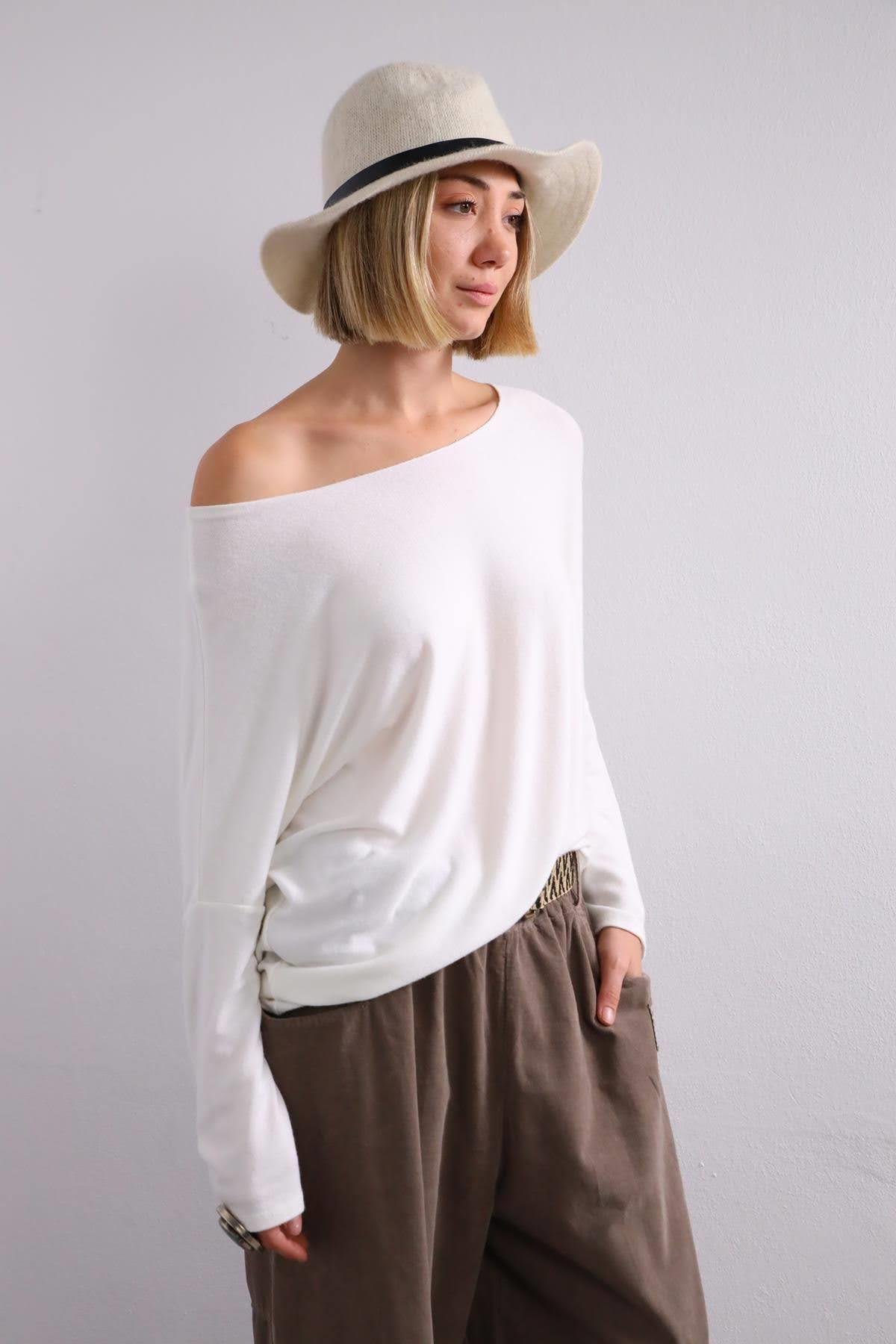 Beyaz Bisiklet Yaka Yarasa Kol Bluz - Şaman Butik Beyaz Bisiklet Yaka Yarasa Kol Bluz