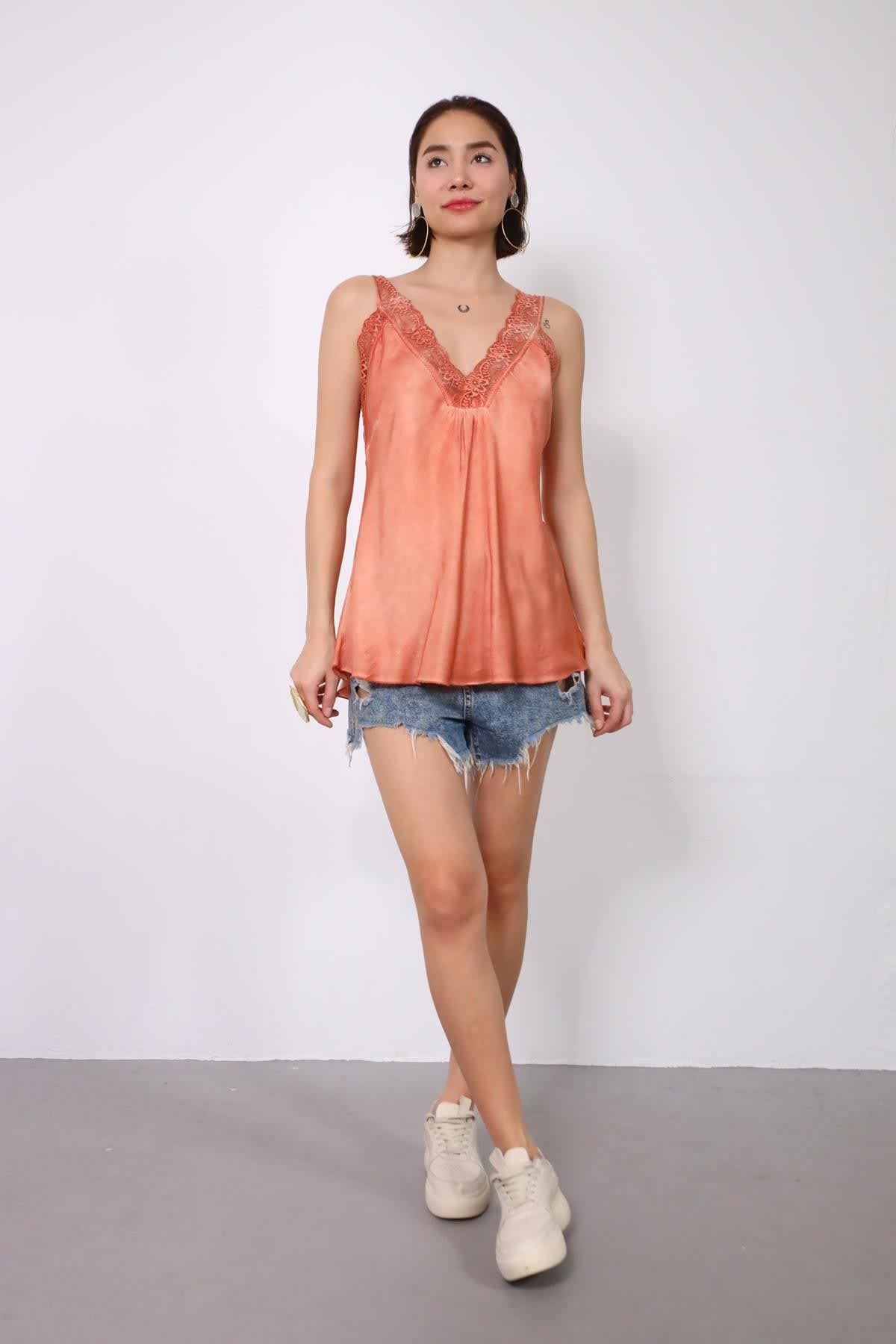 Somon Rengi İnce Dantel İşlemeli Atlet - Şaman Butik Somon Rengi İnce Dantel İşlemeli Atlet