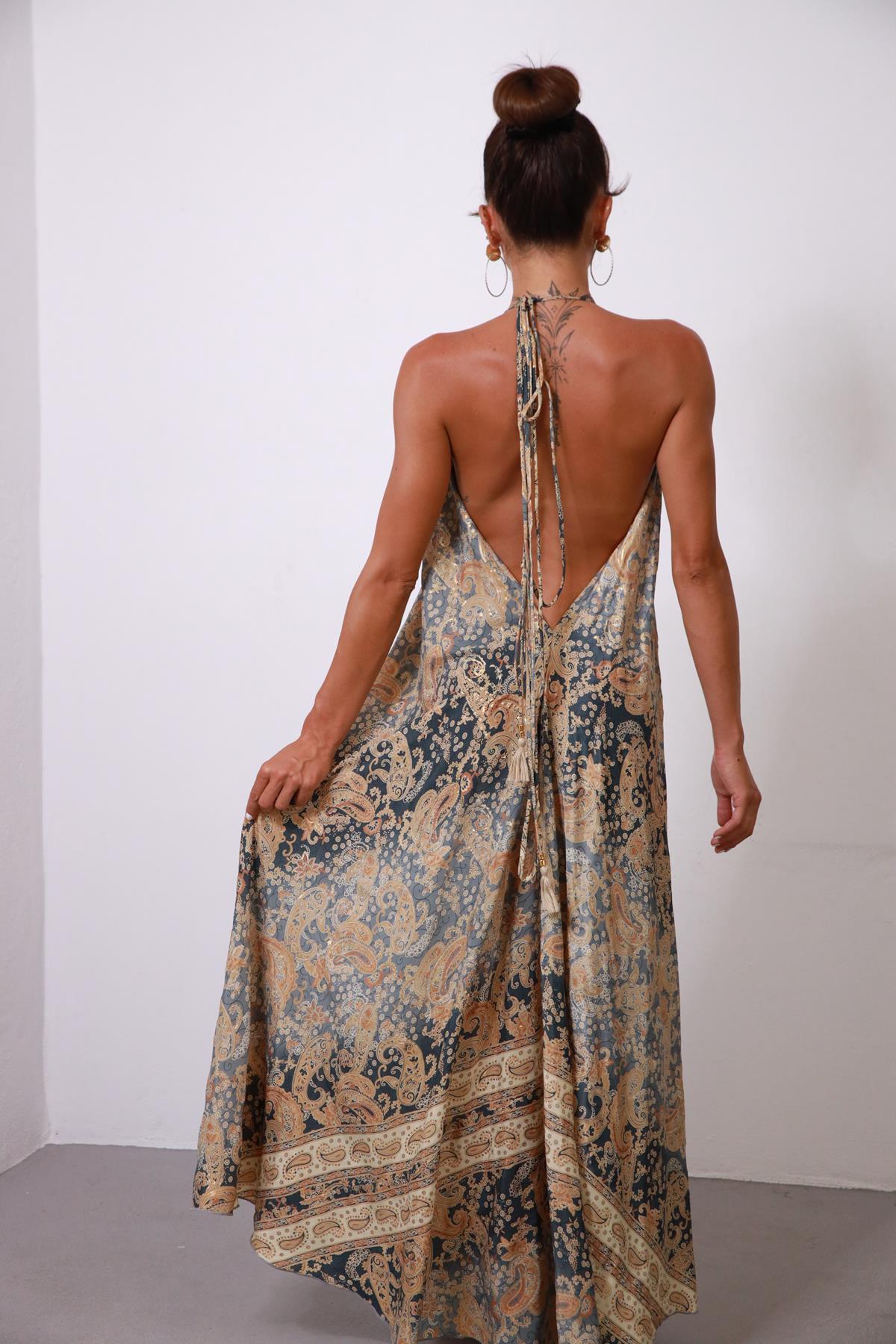 Gri V Yaka Sırt Dekolteli Önü Dikiş Detaylı İpek Elbise - Şaman Butik Gri V Yaka Sırt Dekolteli Önü Dikiş Detaylı İpek Elbise