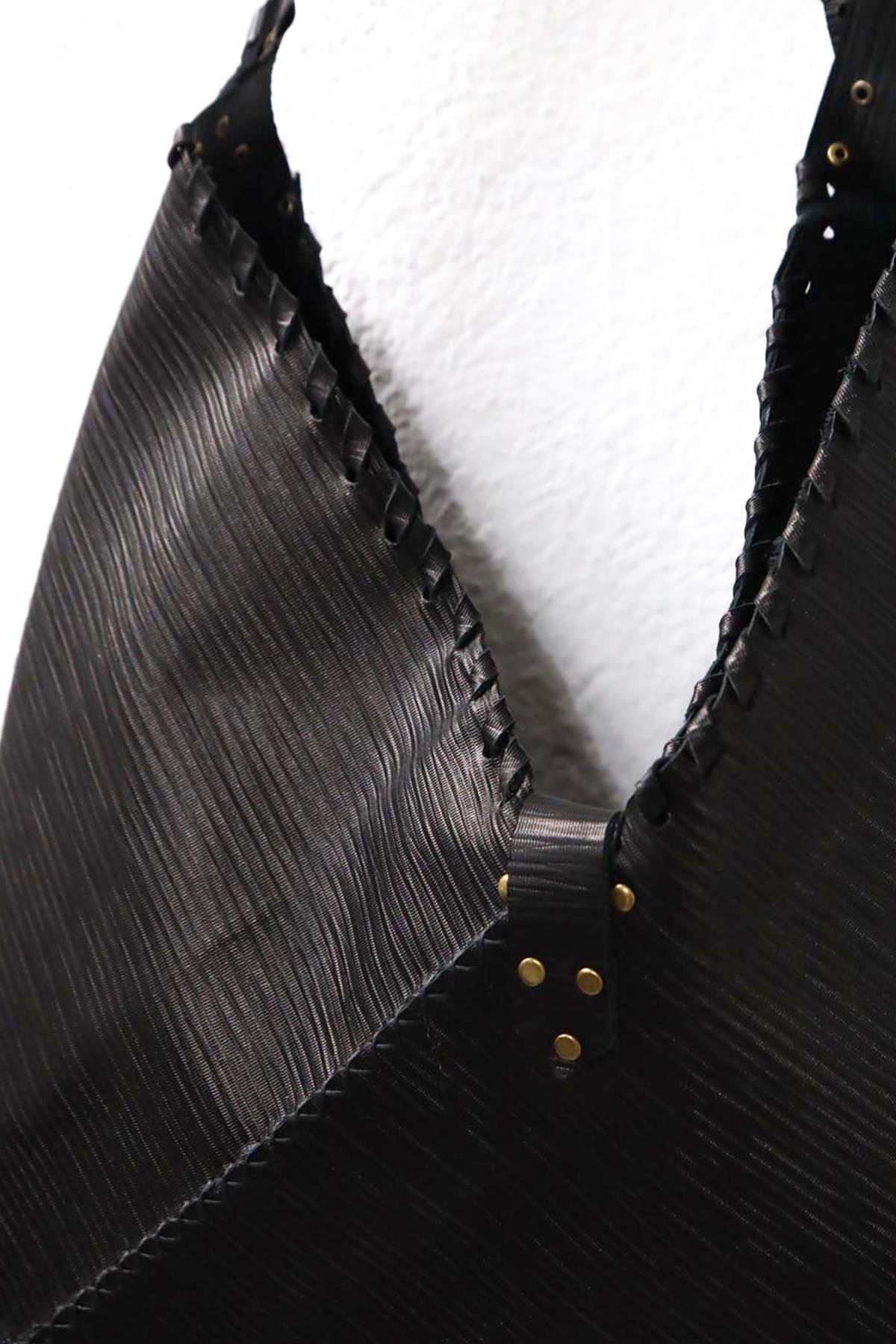  Siyah Desenli Püsküllü Origami Deri Çanta