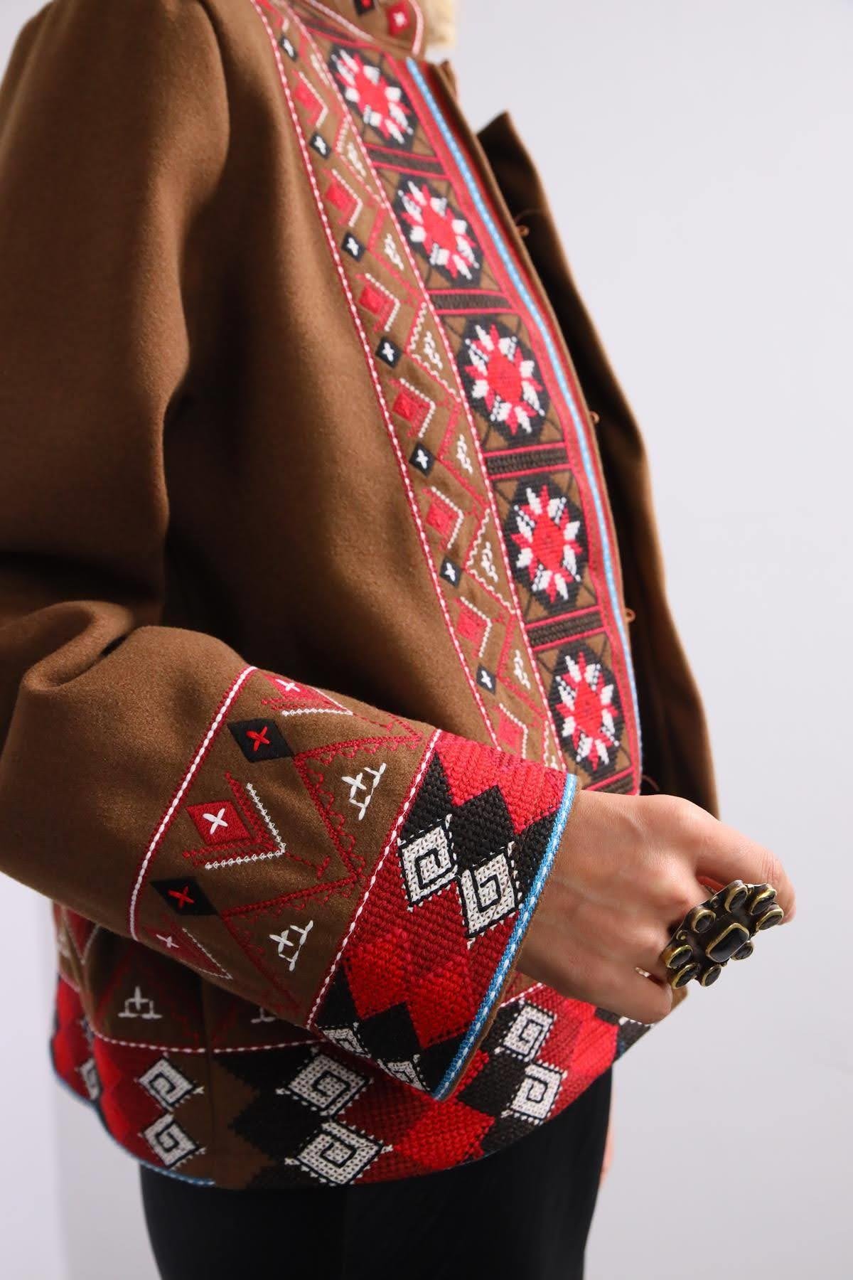 Kahverengi Etnik İşlemeli Kaşe Ceket - Şaman Butik Kahverengi Etnik İşlemeli Kaşe Ceket