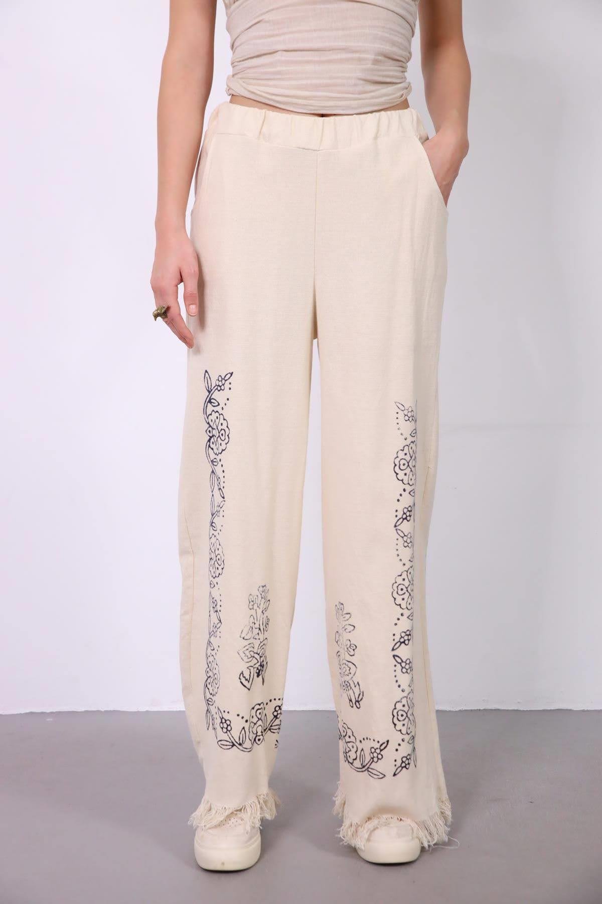 Krem Rengi Paçası Püsküllü Otantik Desenli Pantolon - Şaman Butik Krem Rengi Paçası Püsküllü Otantik Desenli Pantolon