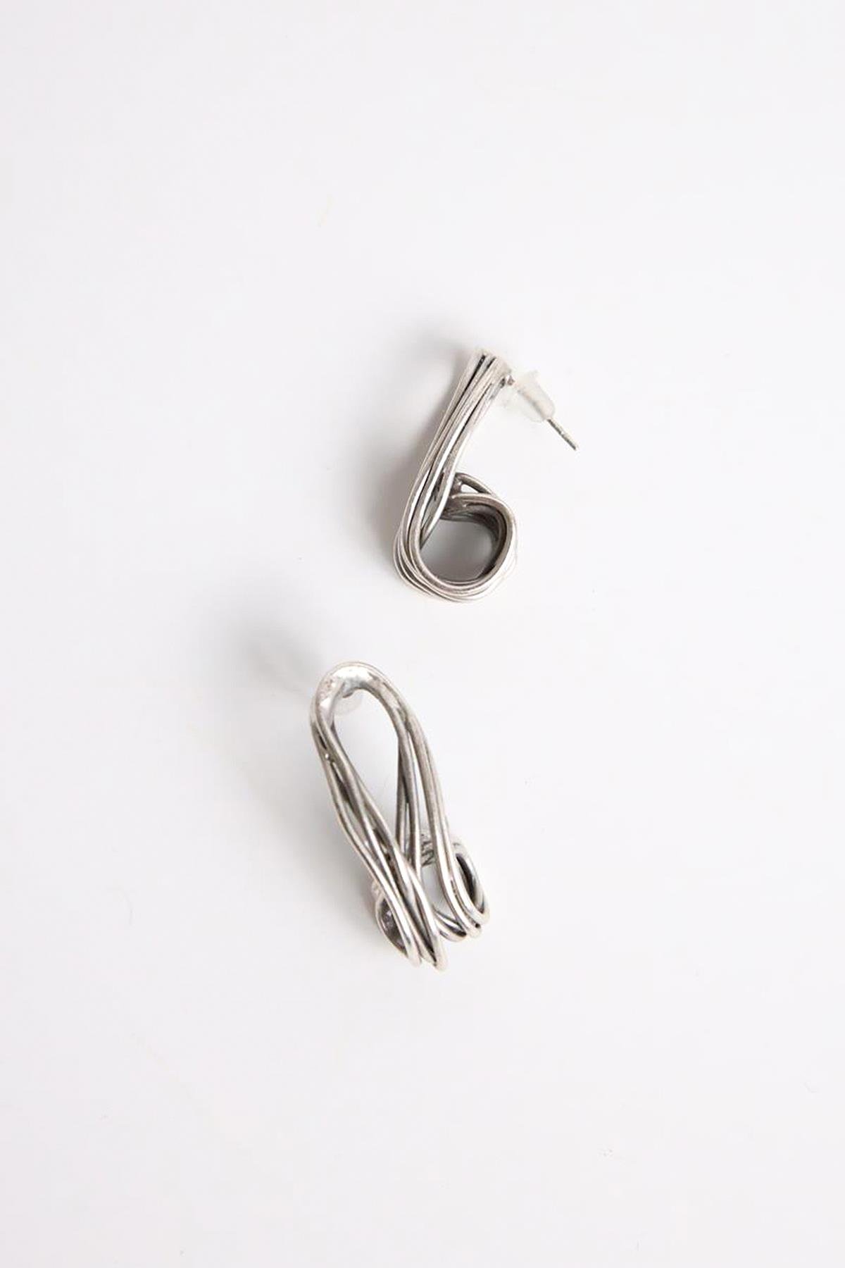  Gümüş Kaplama Kıvrım Tasarım Küpe