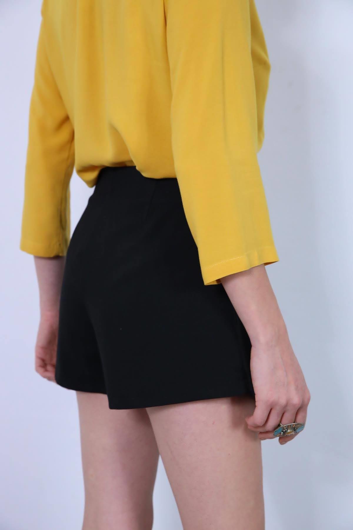  Siyah Önü Kapaklı Şort