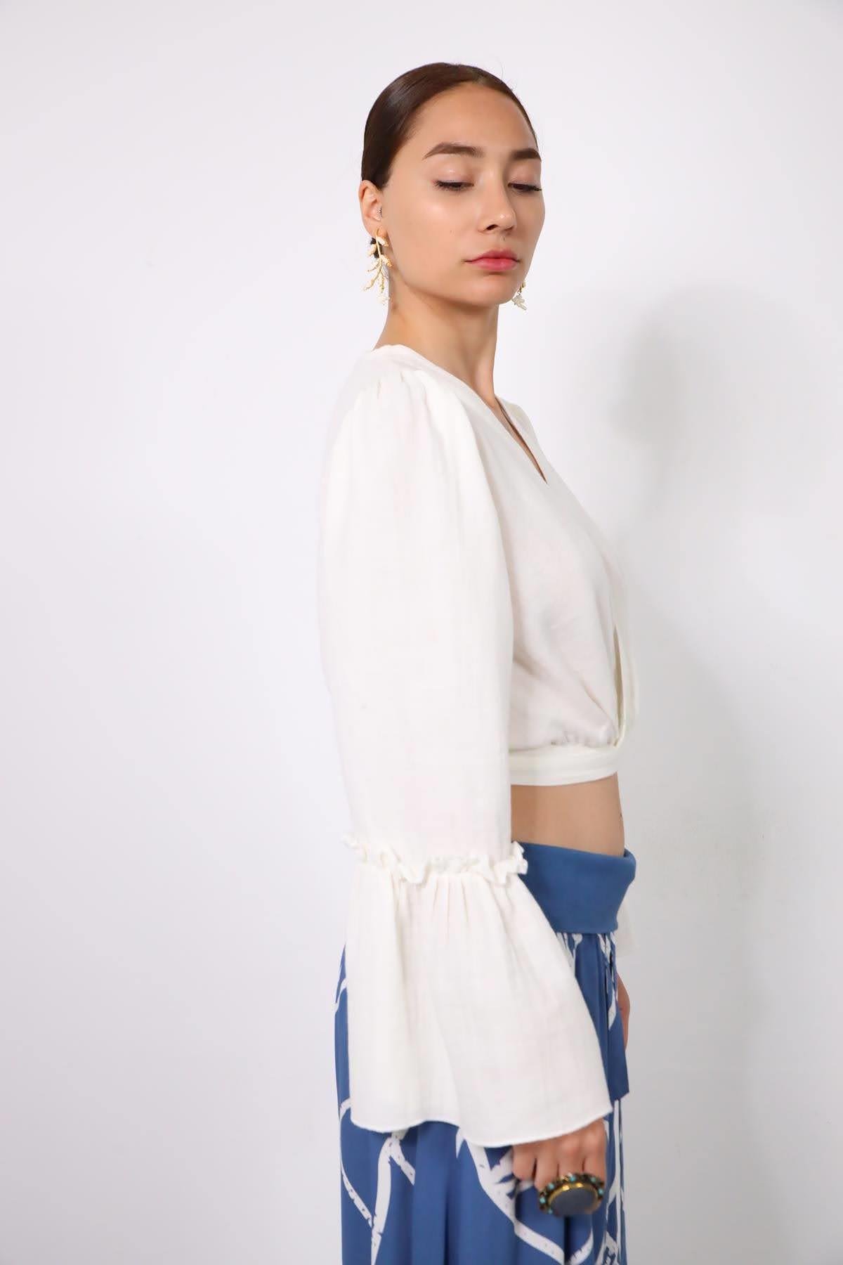 Beyaz Kolları Fırfırlı Anvelop Bluz - Şaman Butik Beyaz Kolları Fırfırlı Anvelop Bluz